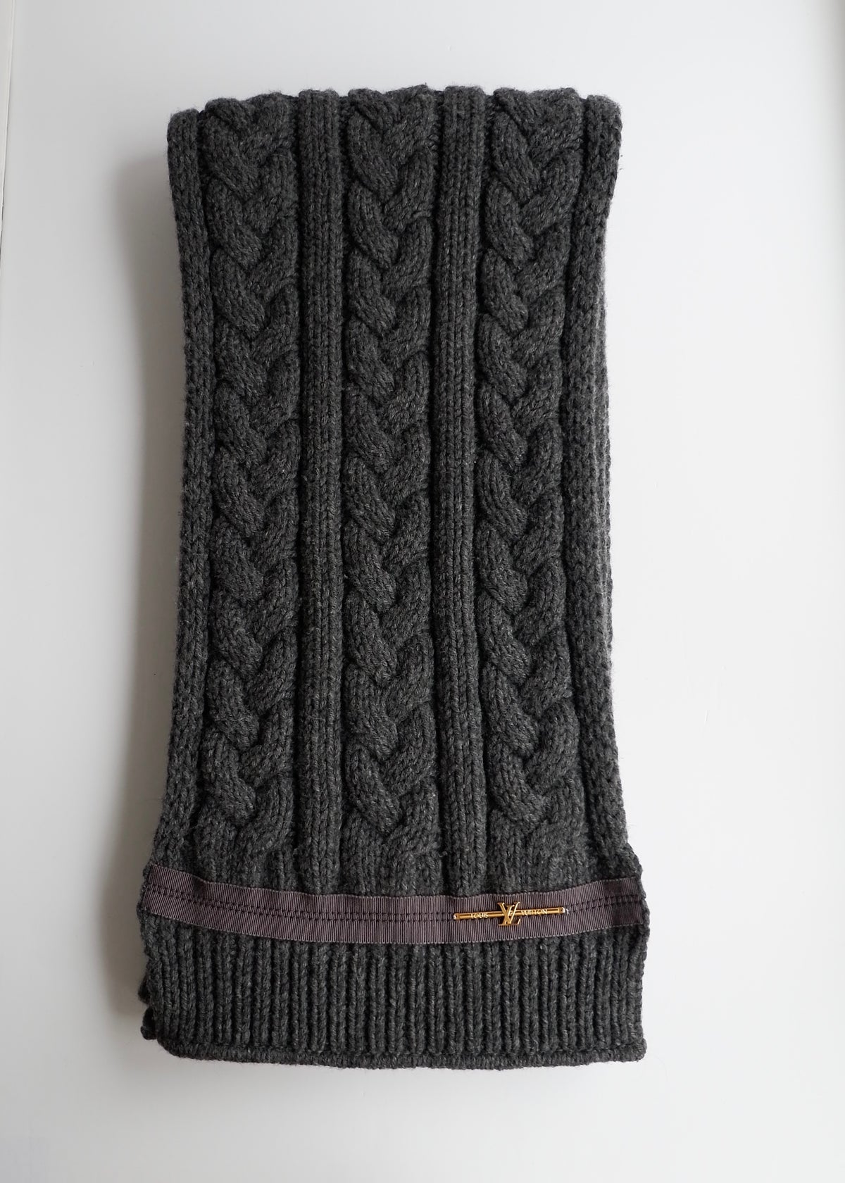 Preowned Louis Vuitton Grey Cable Knit Wool Scarf