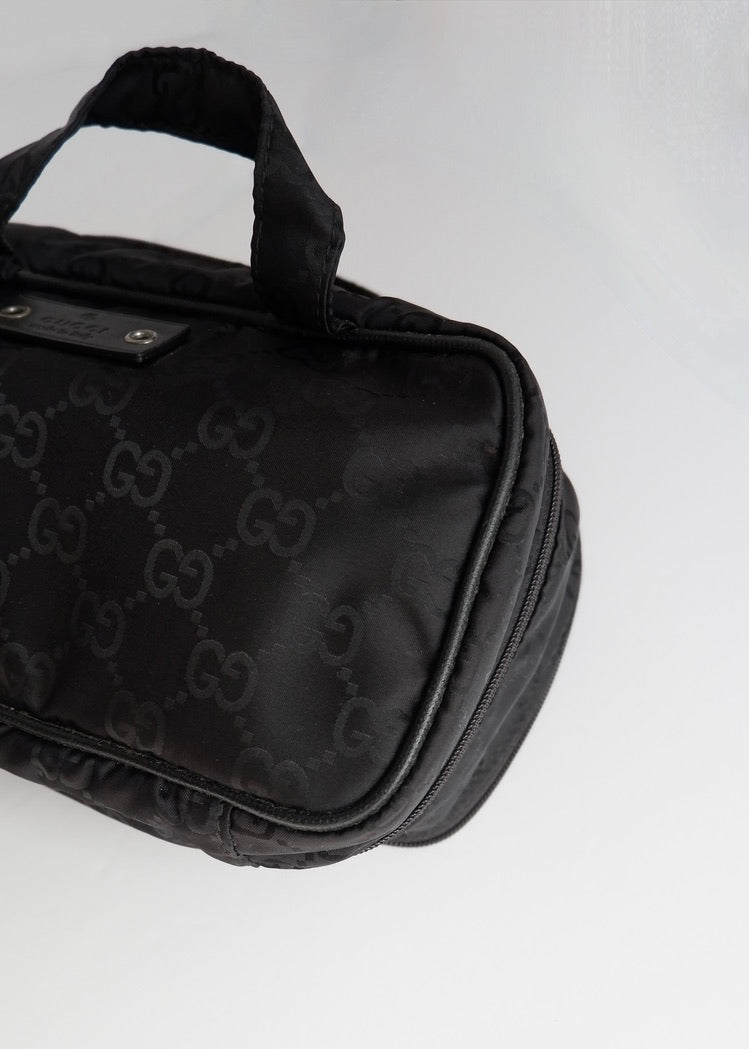 Pochette vanity Gucci en nylon GG noir d'occasion authentique