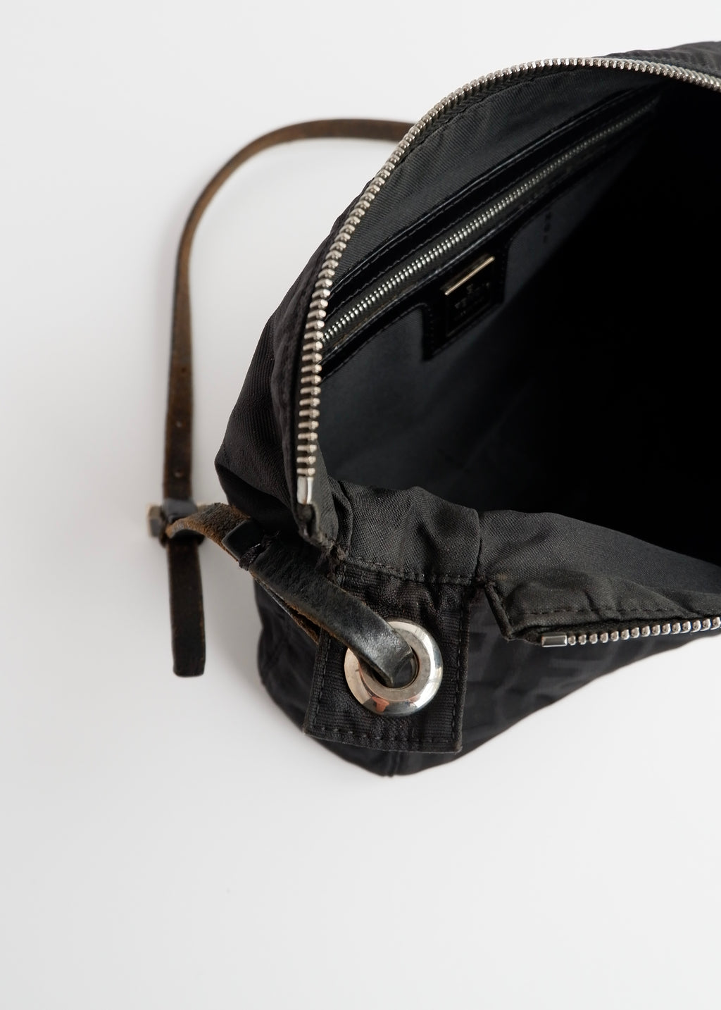 Sac bandoulière Fendi Zucca en toile noire authentique d'occasion