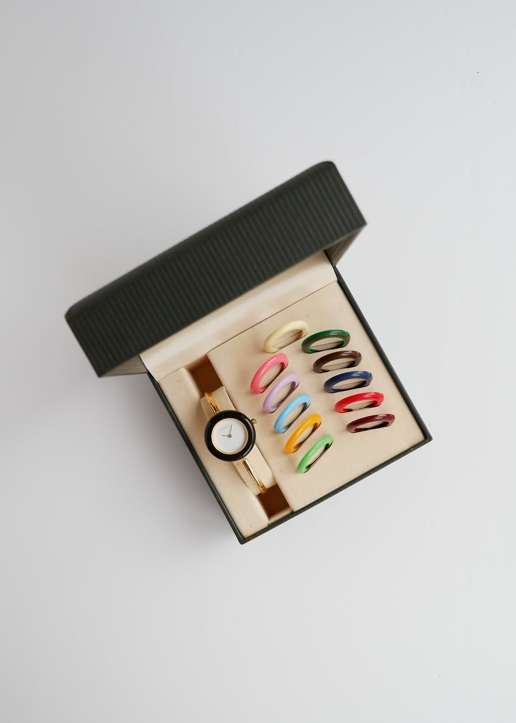 Montre Gucci authentique d'occasion à lunette interchangeable multicolore