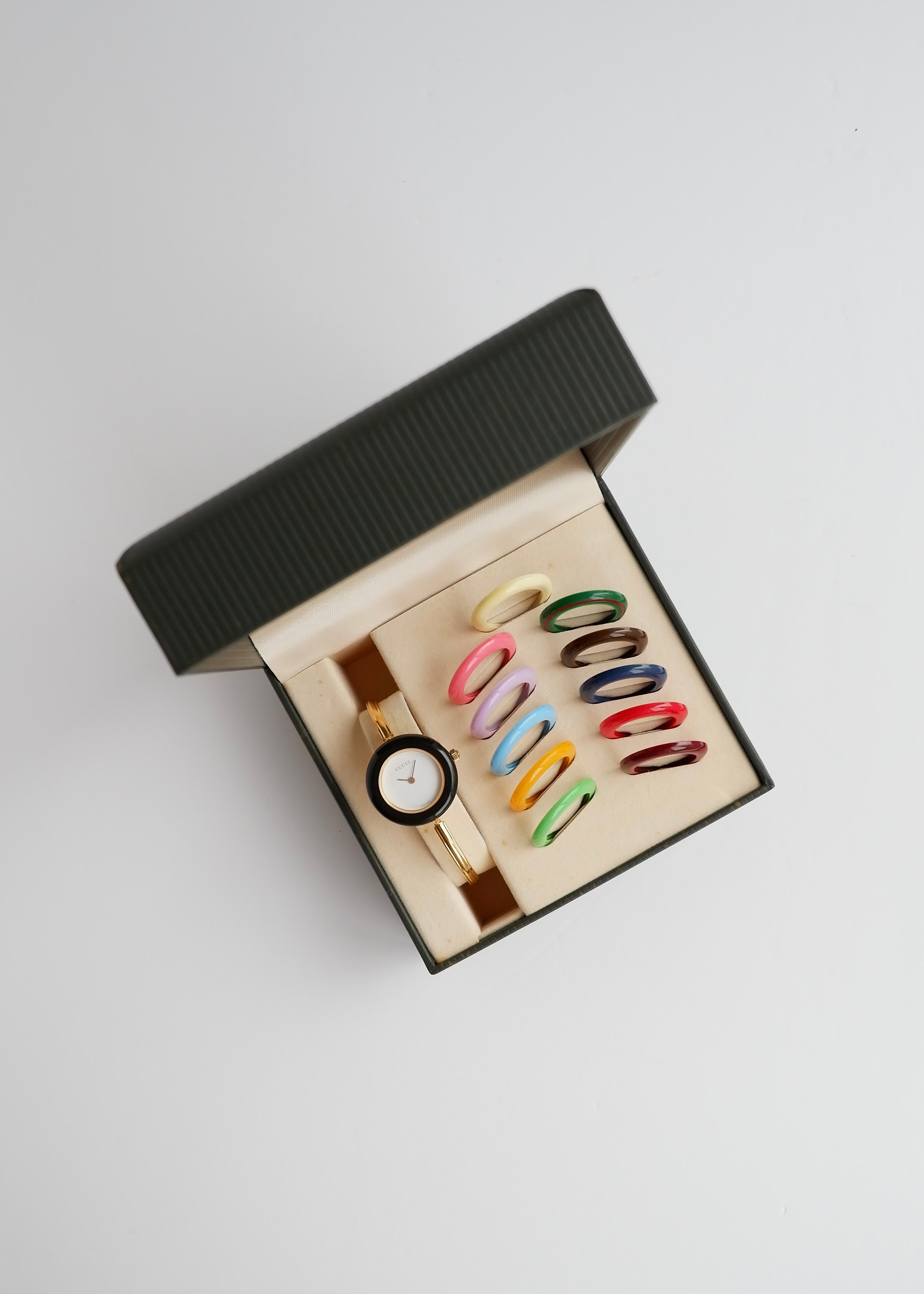 Montre Gucci authentique d'occasion à lunette interchangeable multicolore