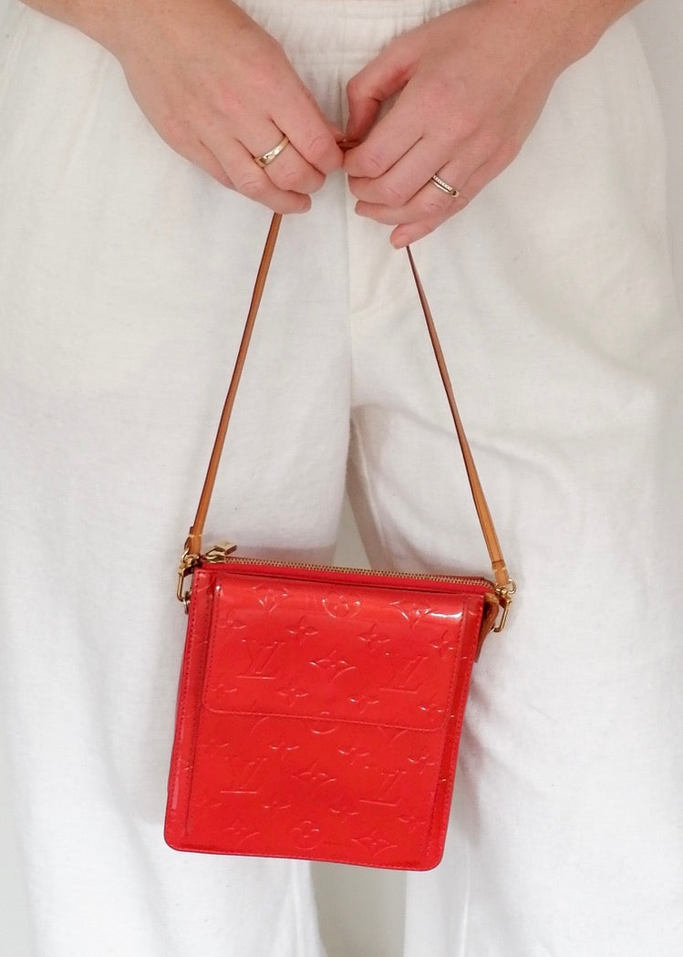 Sac bandoulière Louis Vuitton Monogram Mott Vernis Rouge Authentique d'occasion