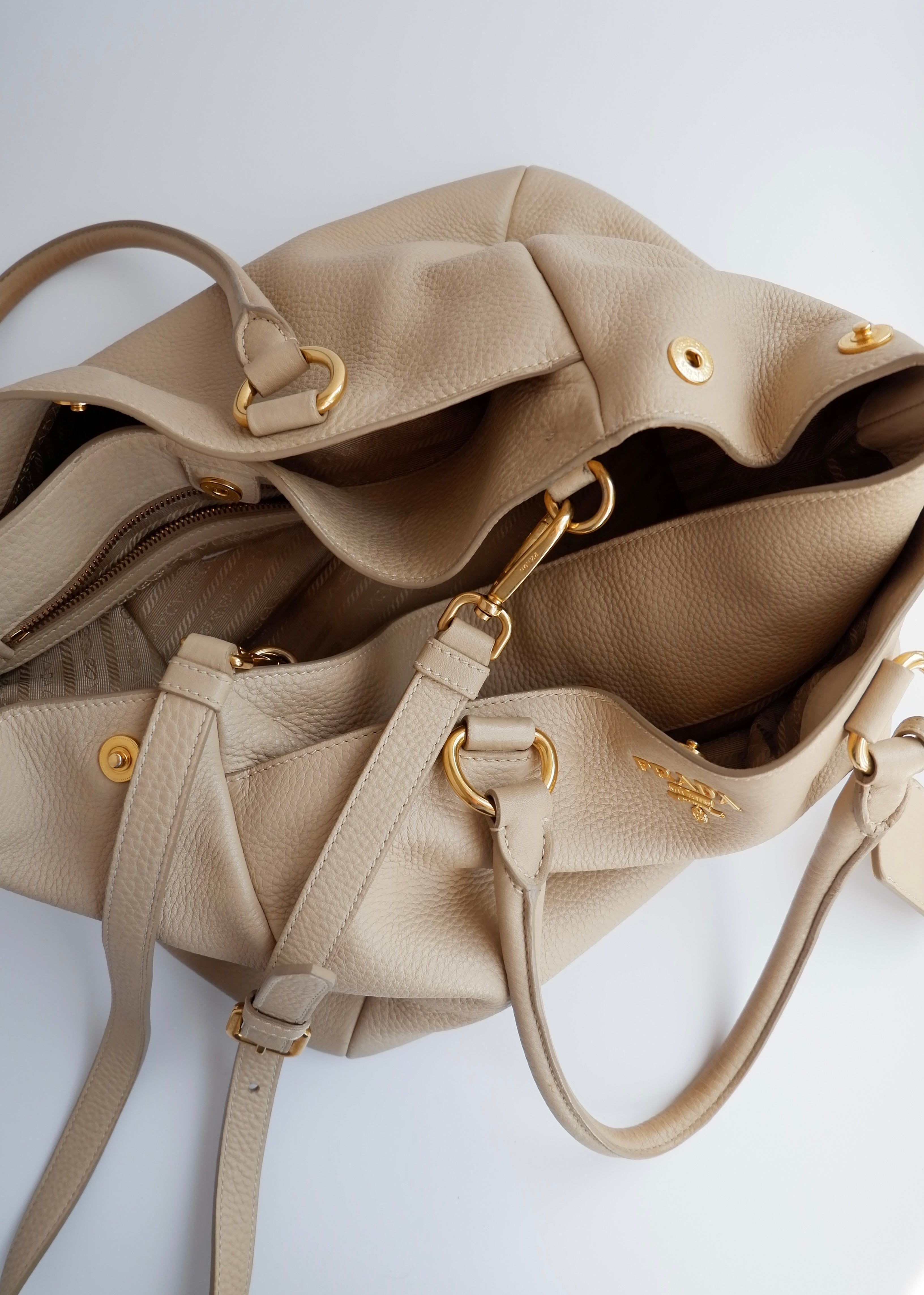 Sac cabas/bandoulière Prada en cuir beige, authentique, d'occasion
