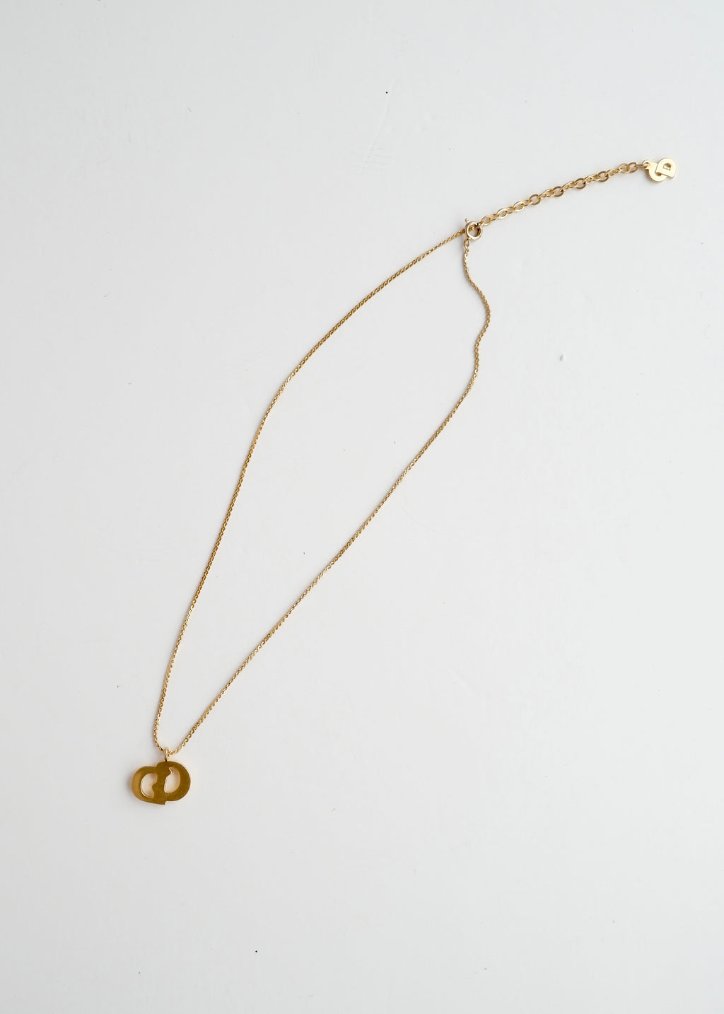 Authentique Collier Dior Vintage Pré-aimé en Métal Doré avec Logo CD