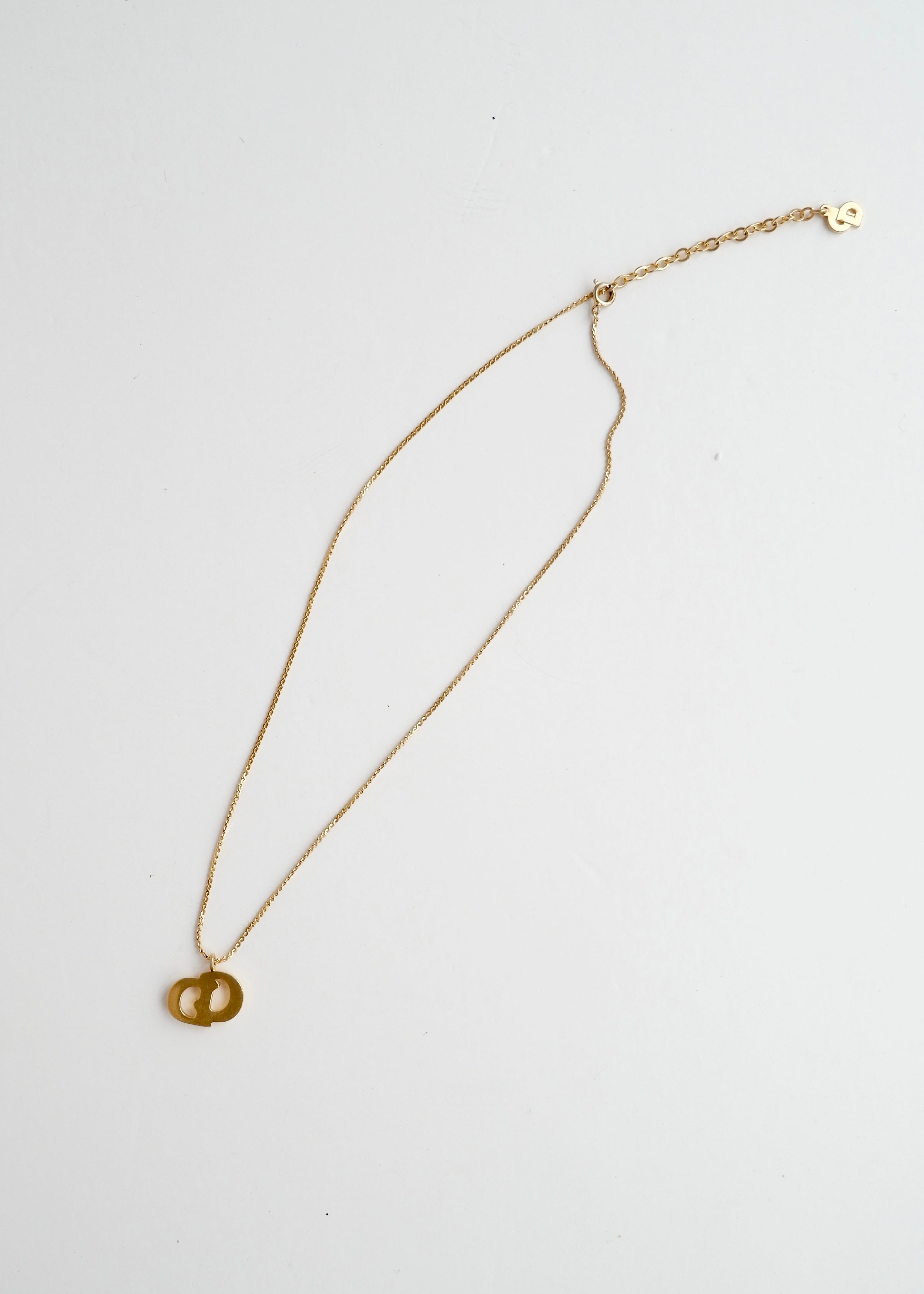 Authentique Collier Dior Vintage Pré-aimé en Métal Doré avec Logo CD