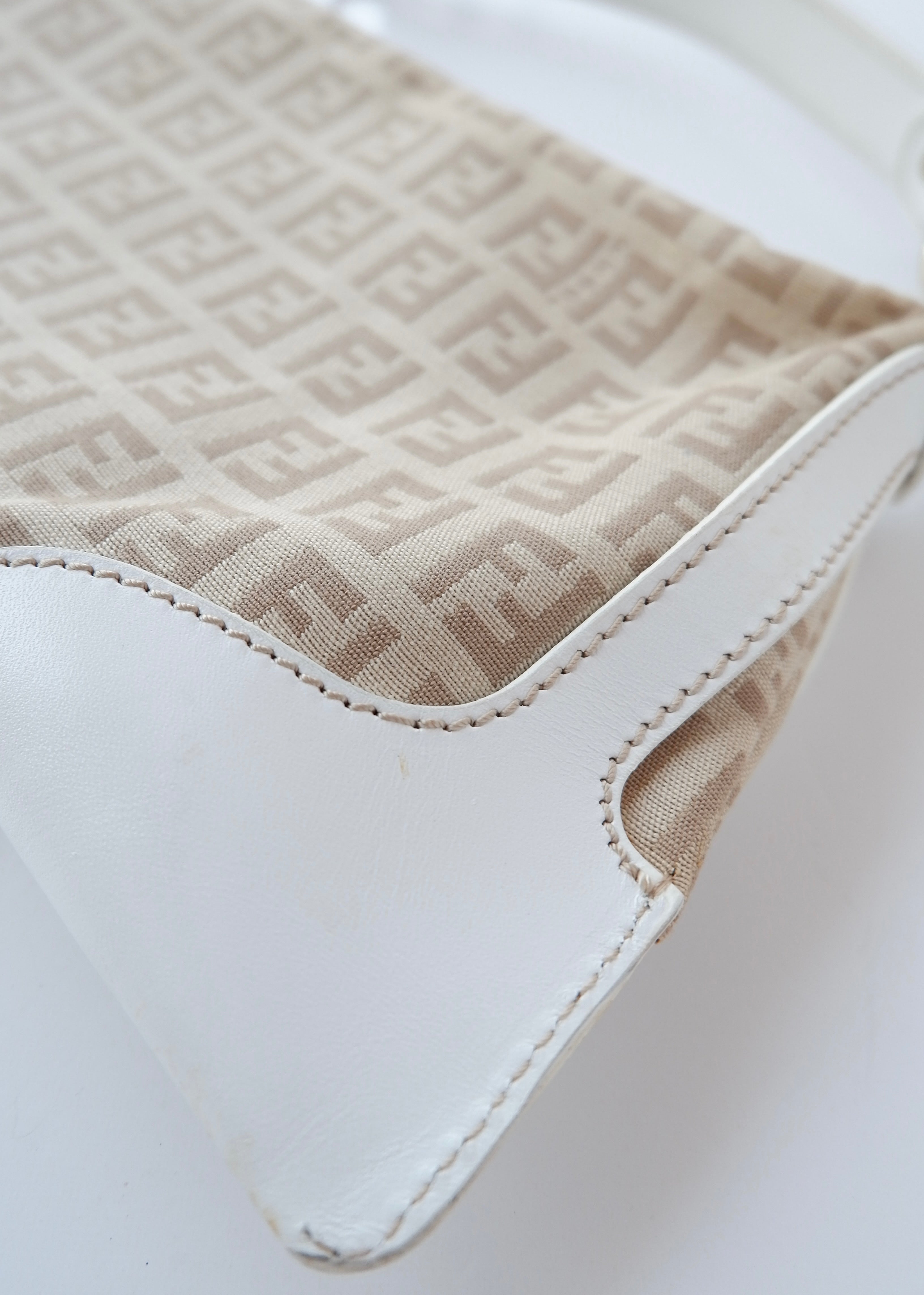 Preowned Vintage Fendi White Leather Beige Canvas Zucchino Shoulder Bag