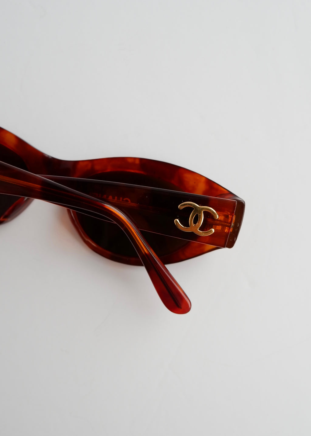 Authentiques lunettes de soleil Chanel d'occasion marron écaille de tortue