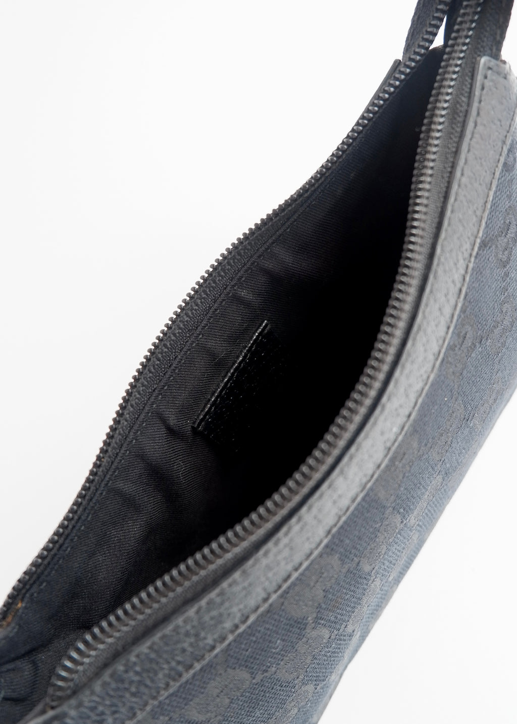 Authentique Sac Micro à Bandoulière Gucci en Toile GG Noire avec Breloque Dorée d'occasion