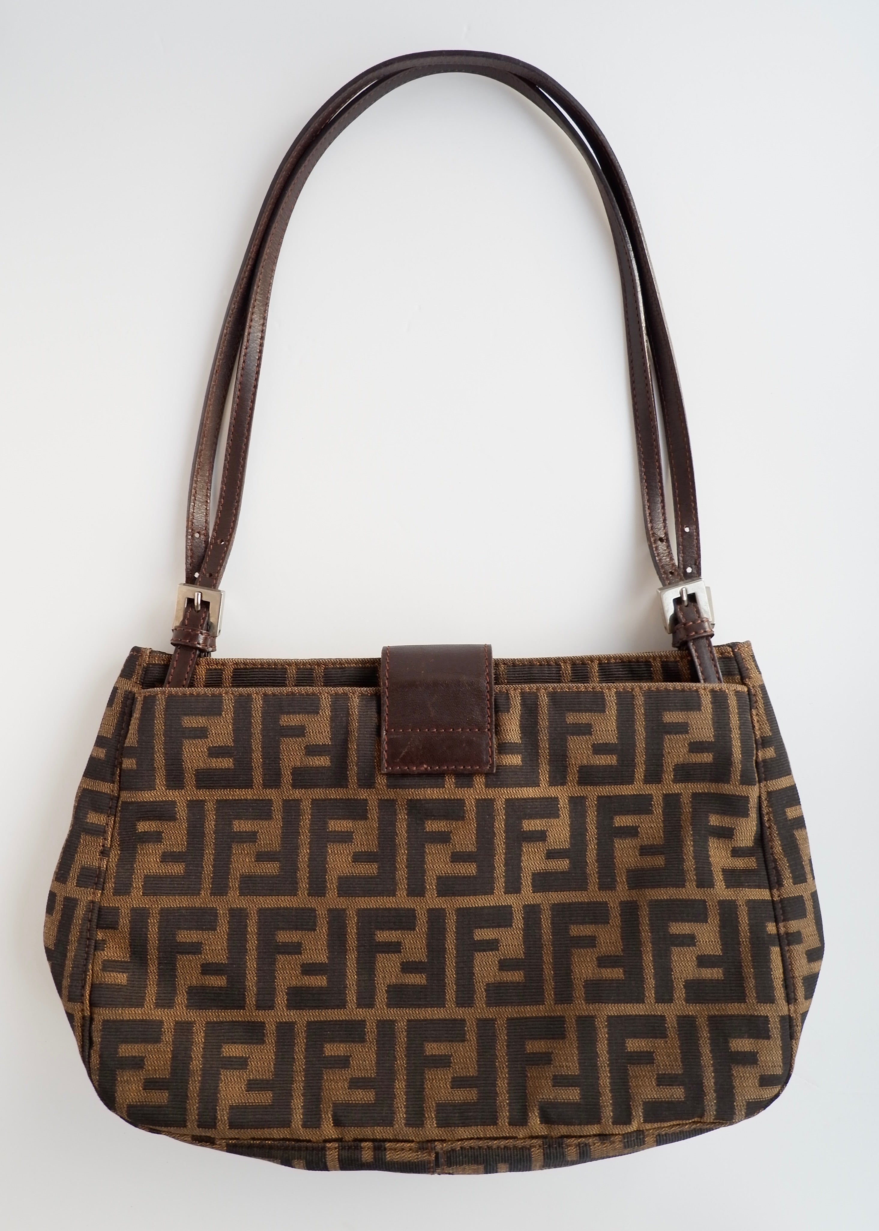 Sac à bandoulière Fendi Hobo Zucca marron authentique d'occasion
