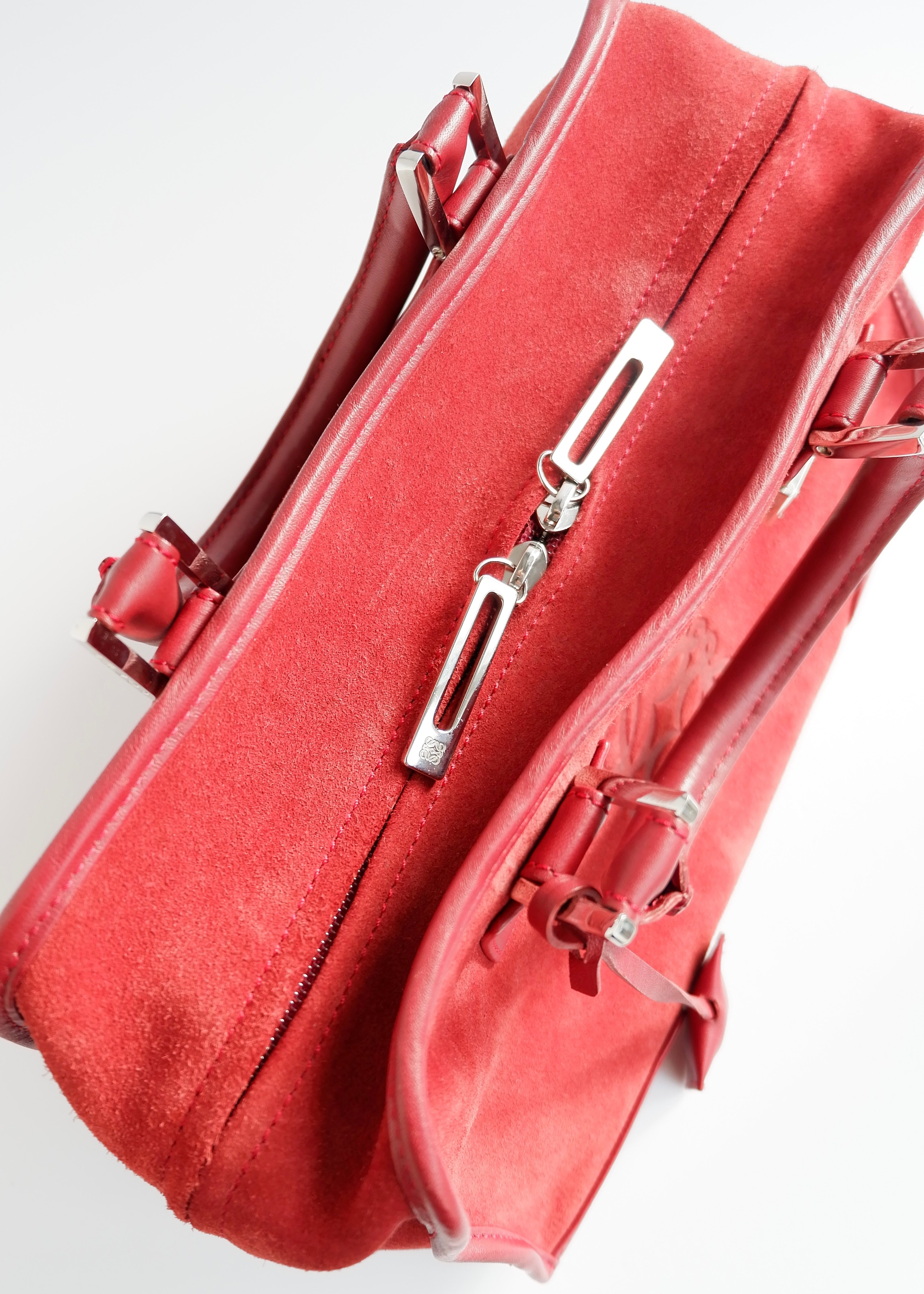 Sac Amazona Loewe en daim rouge d'occasion authentique