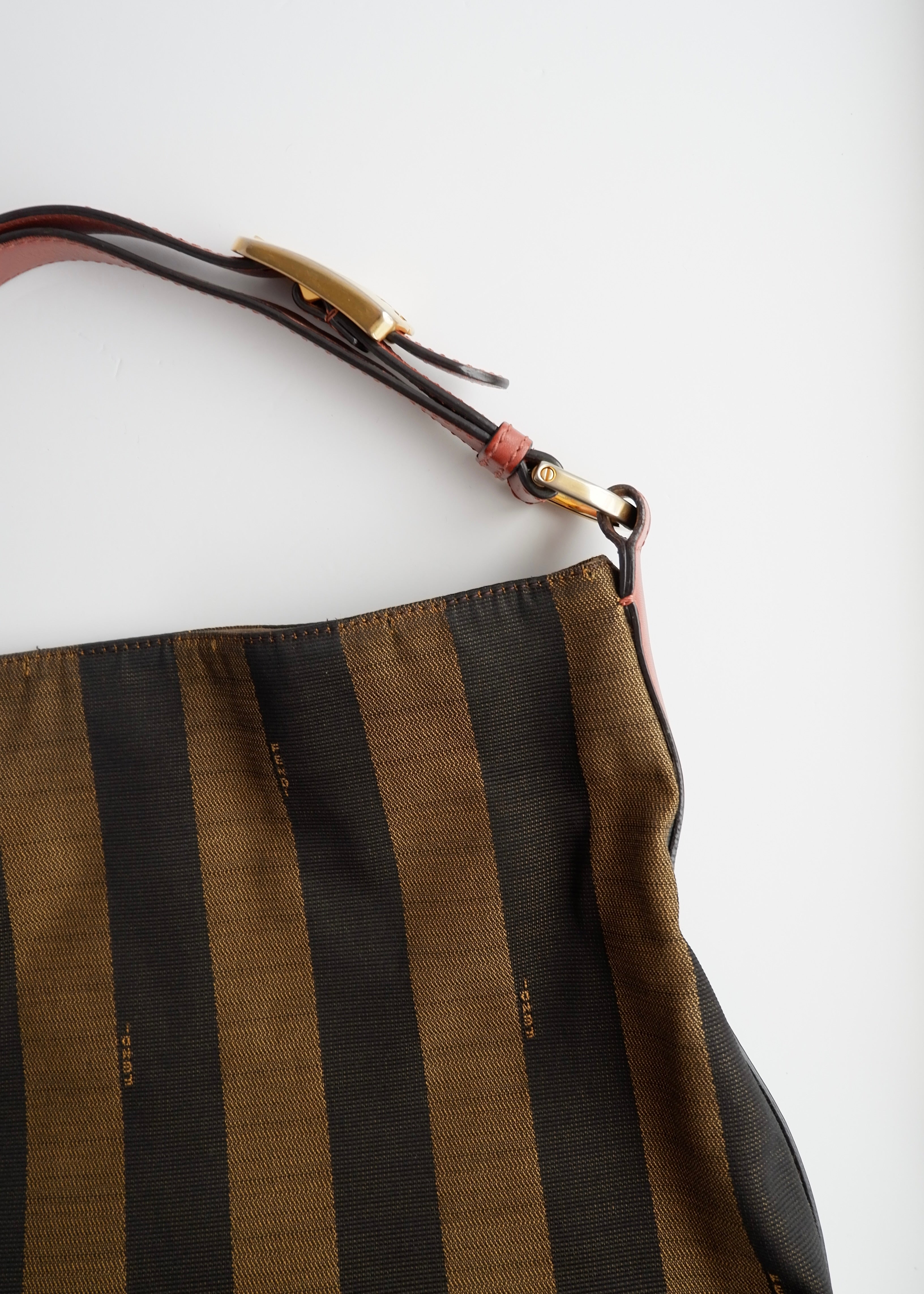 Authentique sac porté épaule Fendi d'occasion en toile/cuir Pequin marron/rose