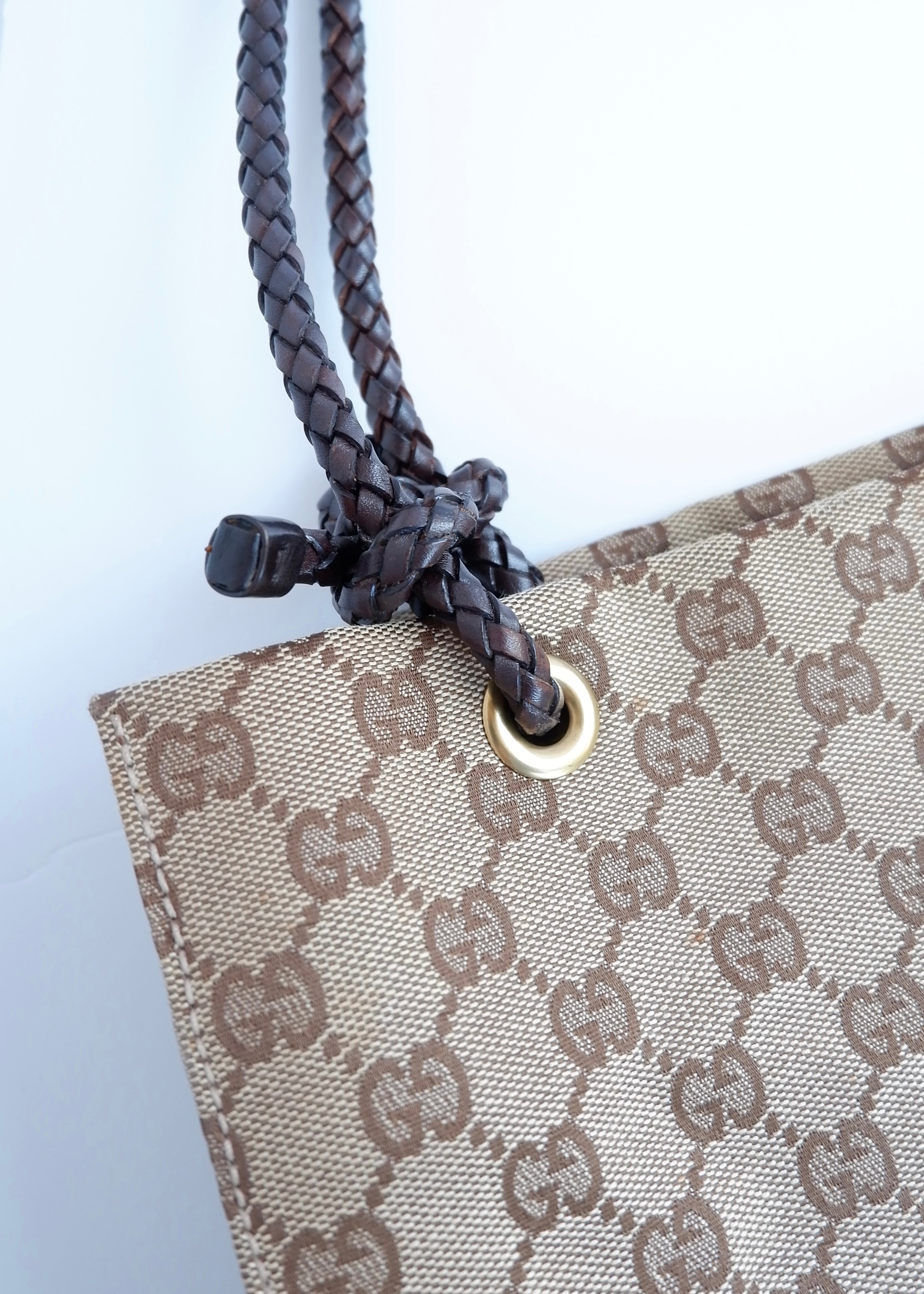 Sac fourre-tout Gucci d'occasion authentique en toile GG marron avec anse en cuir tressé