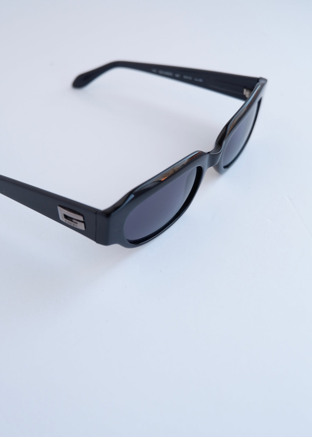 Authentiques lunettes de soleil à monture carrée noire Gucci d'occasion
