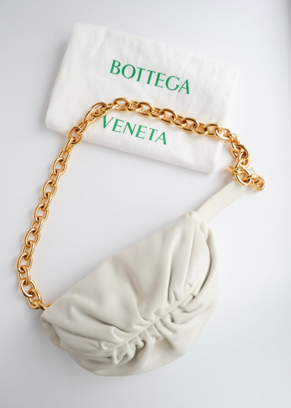Sac banane Bottega Veneta The Pouch en cuir blanc authentique d'occasion