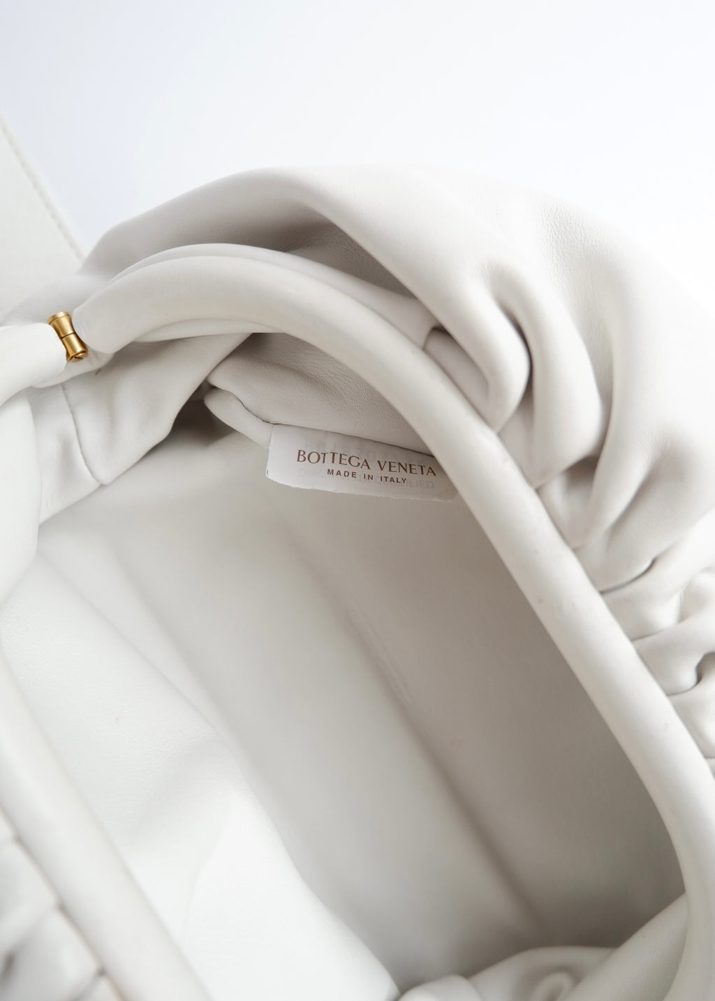 Sac banane Bottega Veneta The Pouch en cuir blanc authentique d'occasion