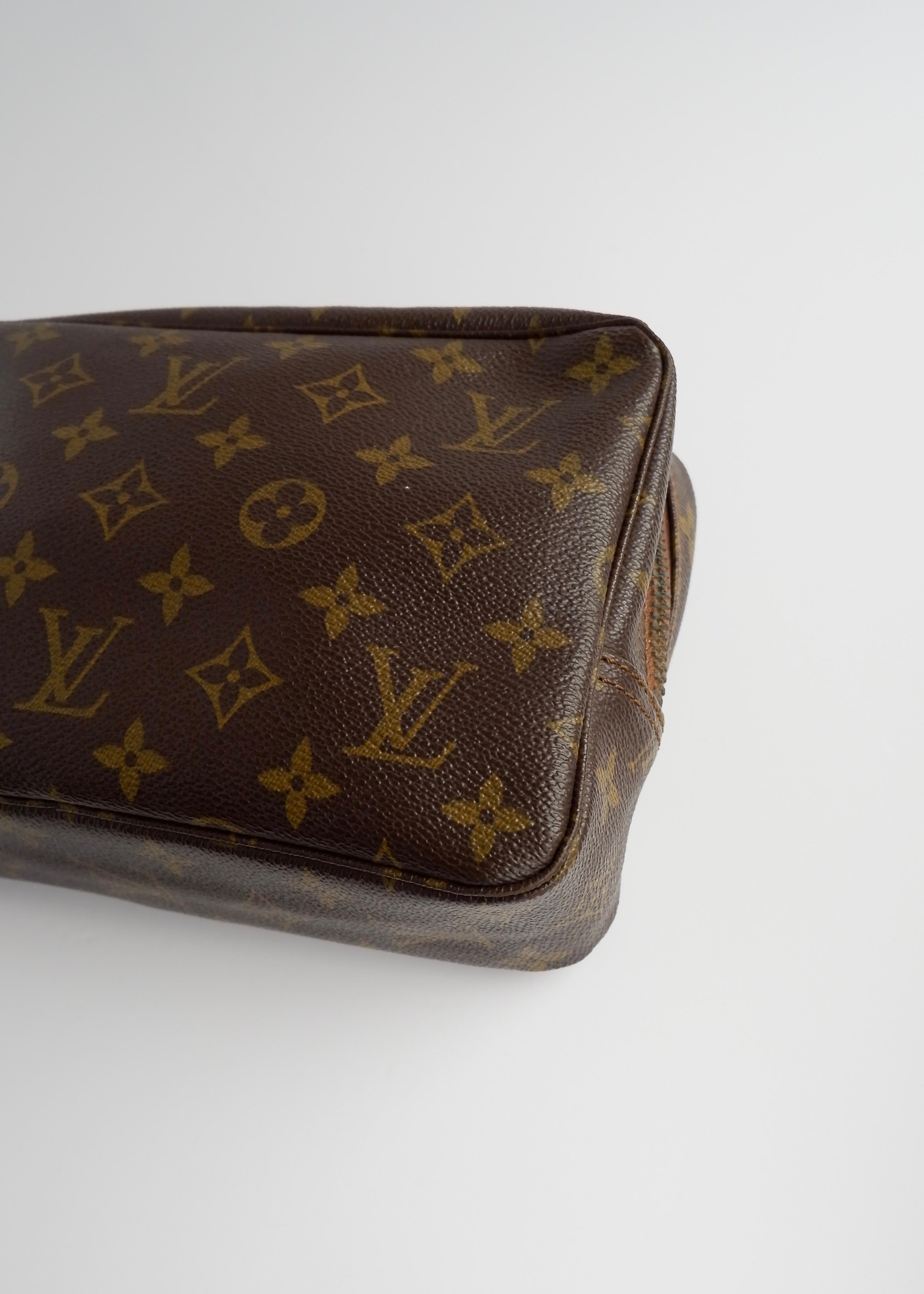 Trousse de Toilette Louis Vuitton Monogram Authentique d'Occasion Vintage