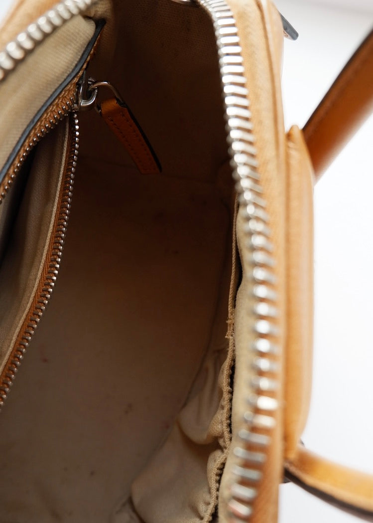 Authentique sac bandoulière Givenchy Antigona petit modèle en cuir couleur camel, d'occasion