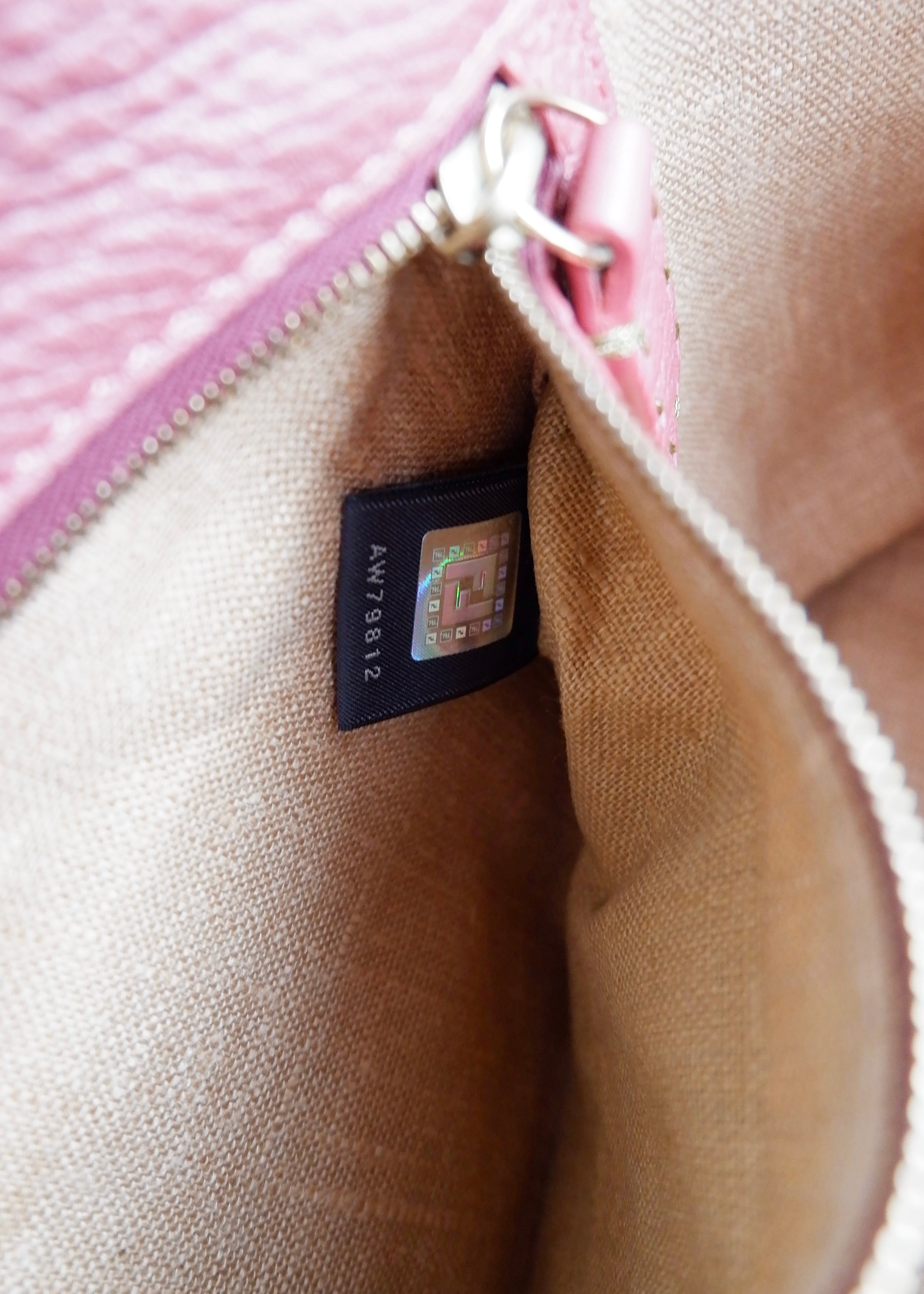 Sac à main Fendi Selleria en cuir rose authentique d'occasion, petite taille