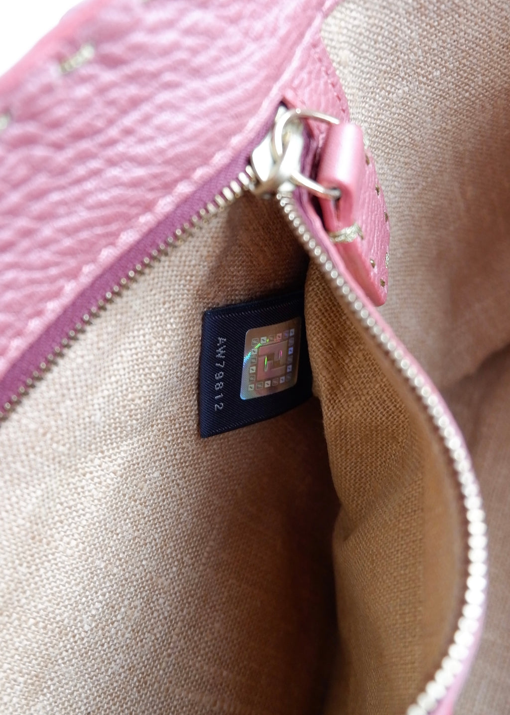 Sac à main Fendi Selleria en cuir rose authentique d'occasion, petite taille