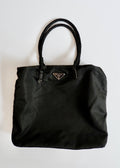 Authentique fourre-tout en nylon noir Prada d'occasion