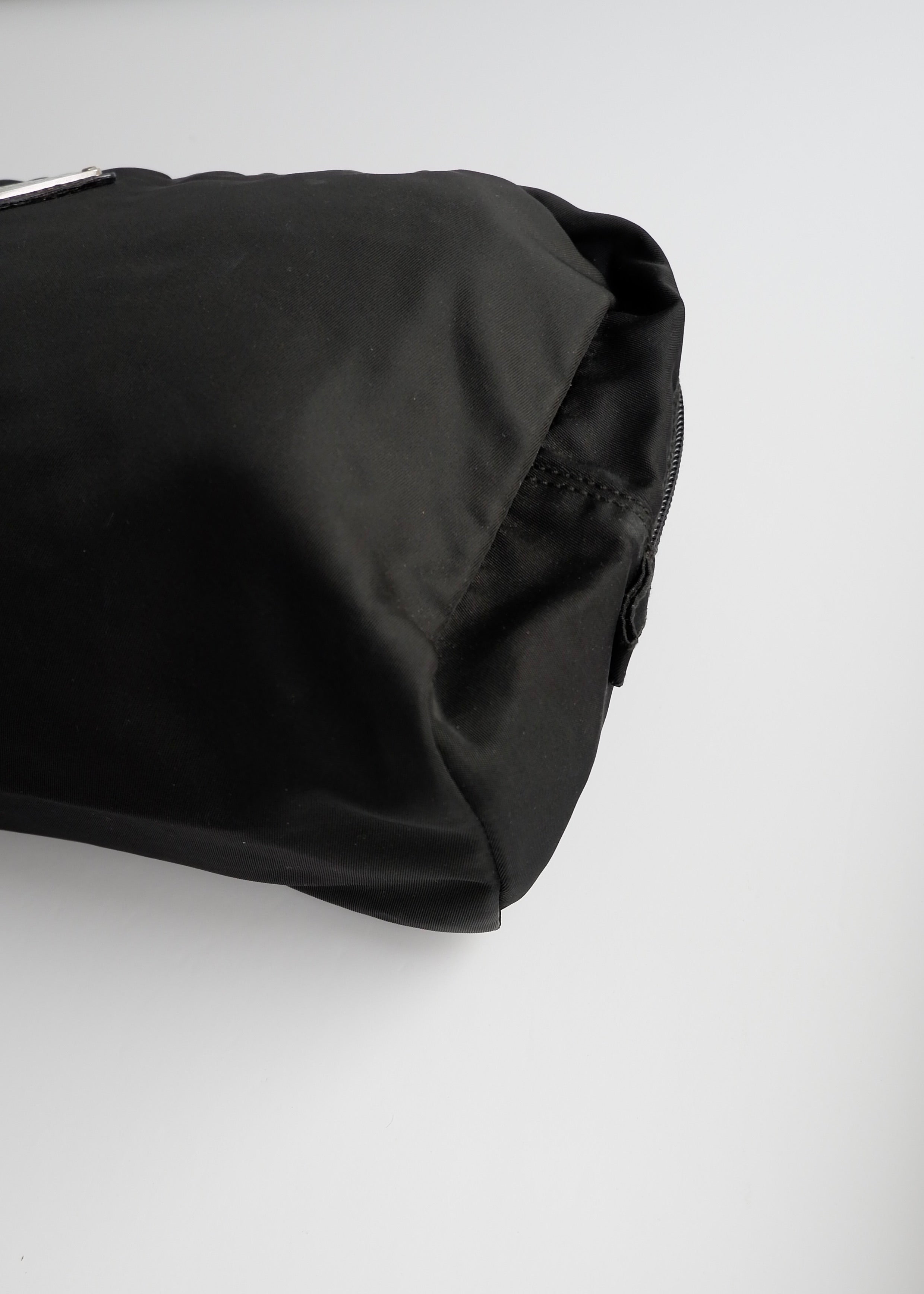 Authentique Pochette Prada Noire en Nylon Grand Modèle d'occasion