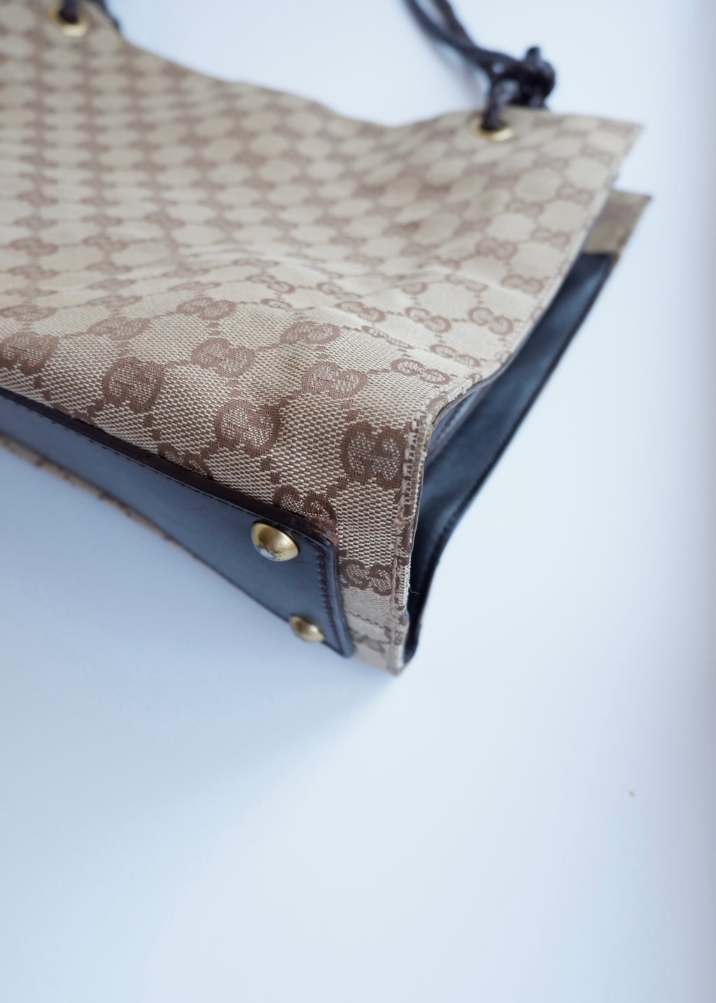 Sac fourre-tout Gucci d'occasion authentique en toile GG marron avec anse en cuir tressé