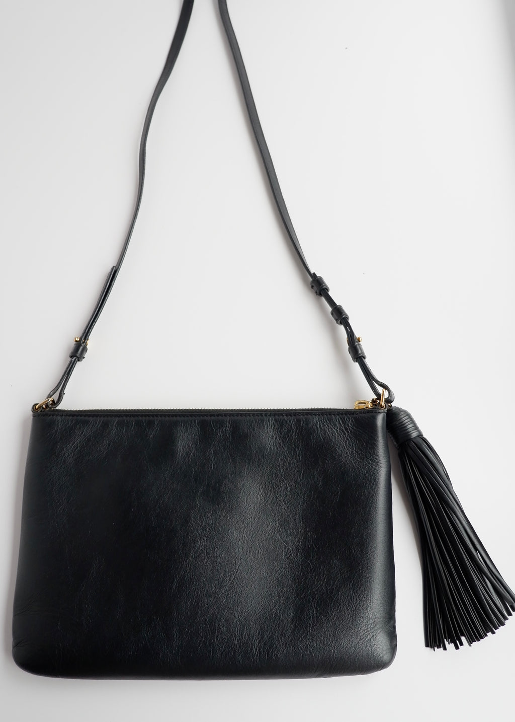 Authentique Sac bandoulière Saint Laurent YSL Monogramme Adolescent en cuir noir d'occasion