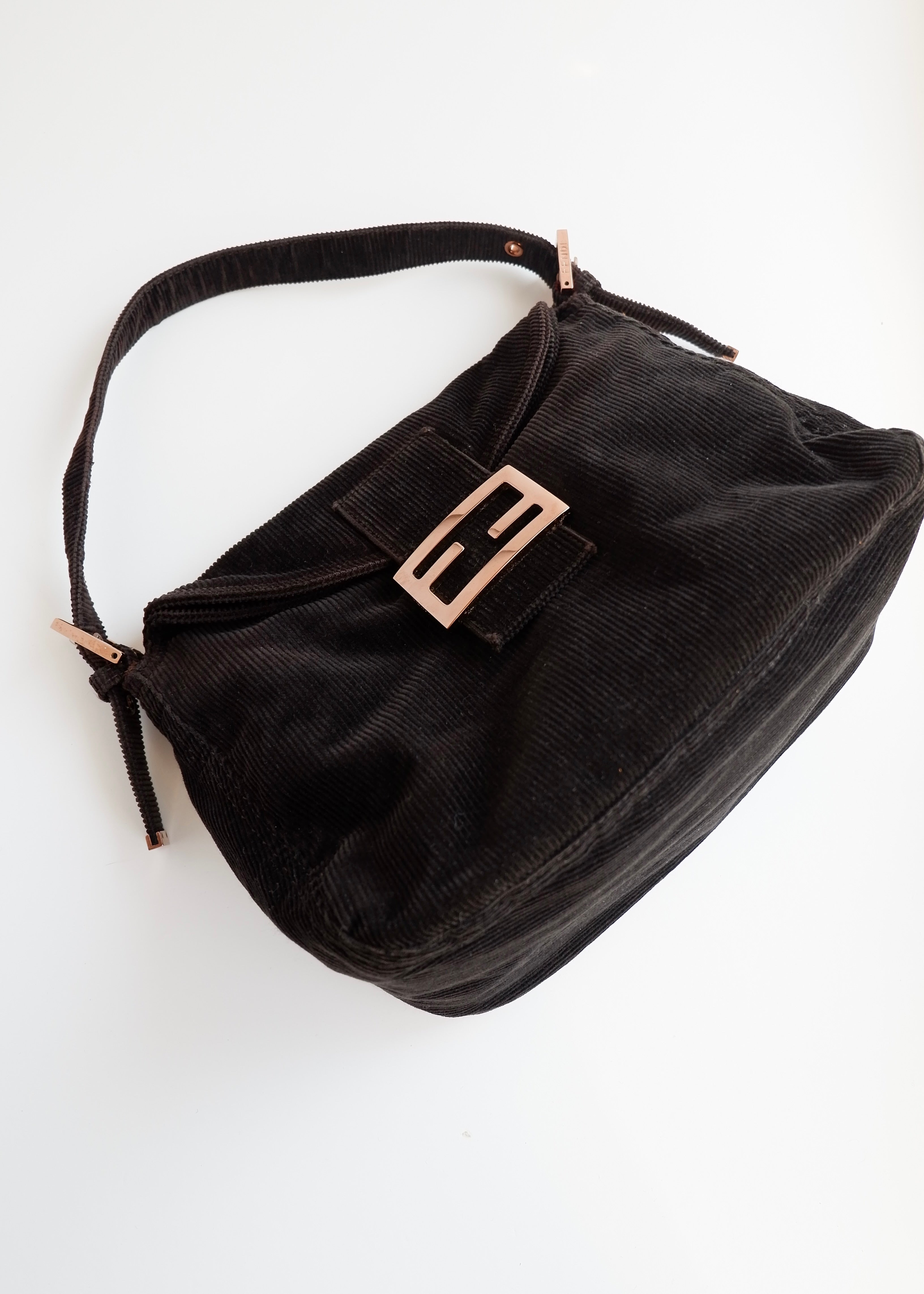 Sac bandoulière baguette Fendi noir en velours côtelé authentique d'occasion