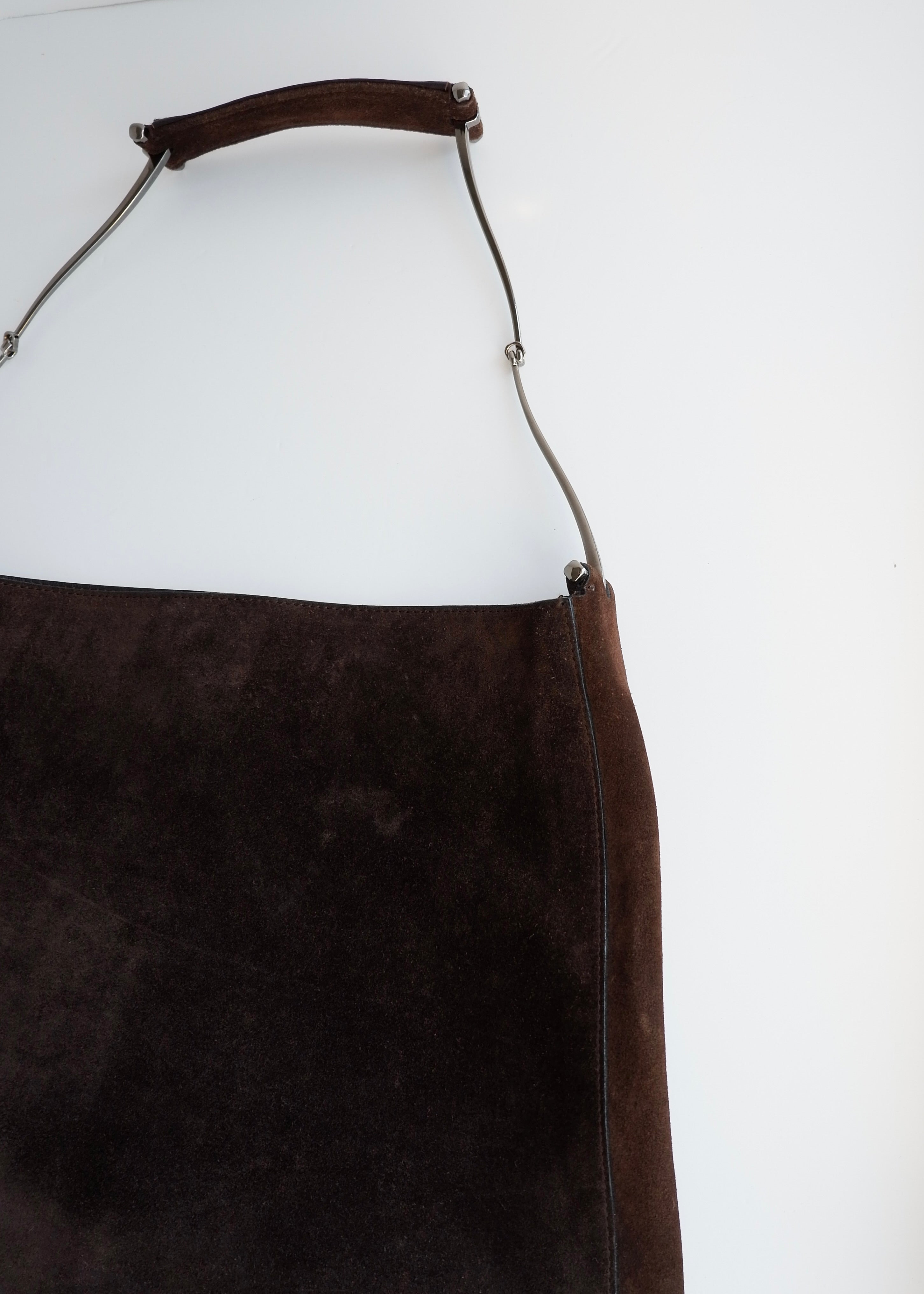 Sac à bandoulière Gucci d'occasion authentique en daim marron avec pochette