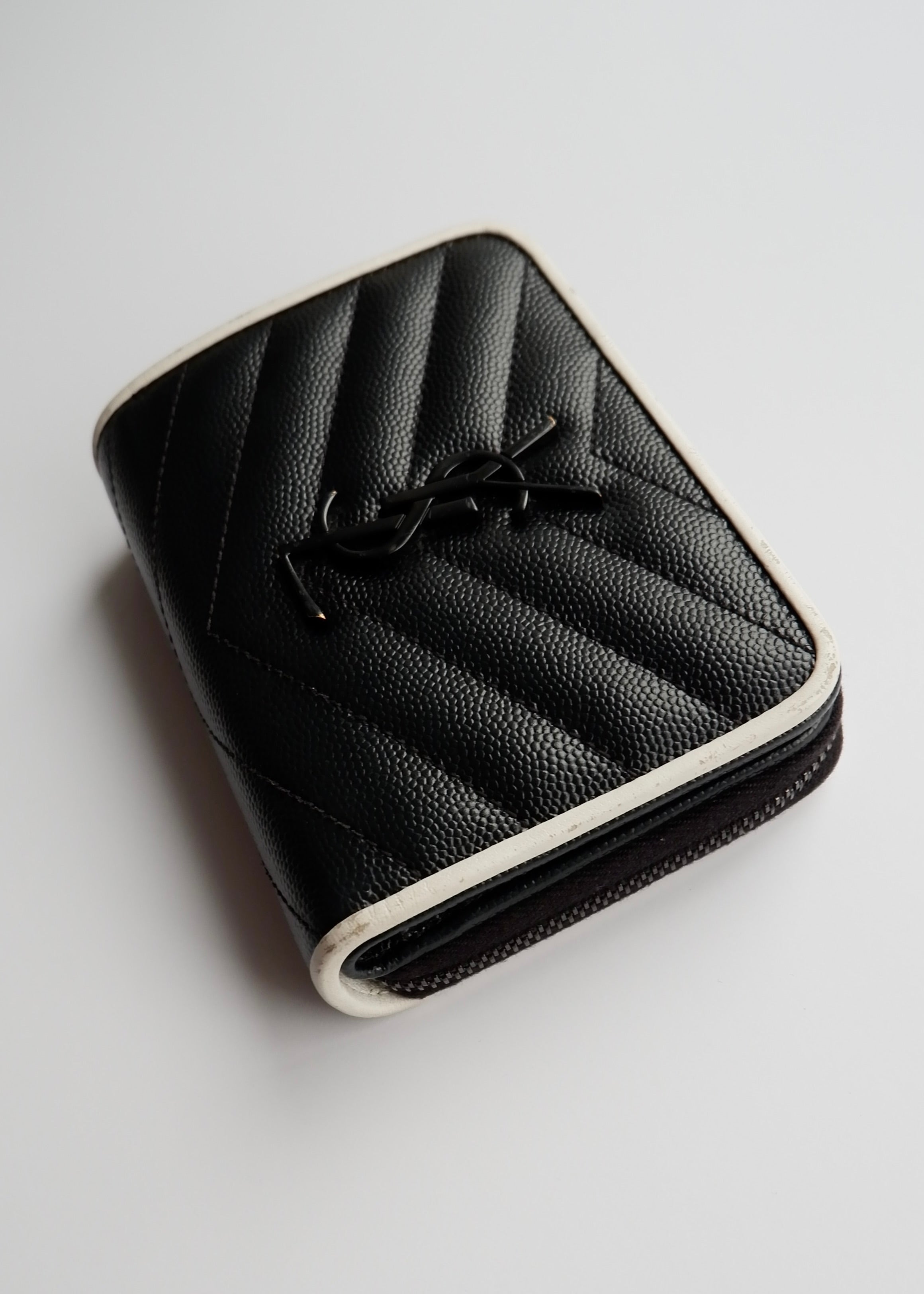 Authentique portefeuille court à deux volets noir/blanc Saint Laurent YSL d'occasion