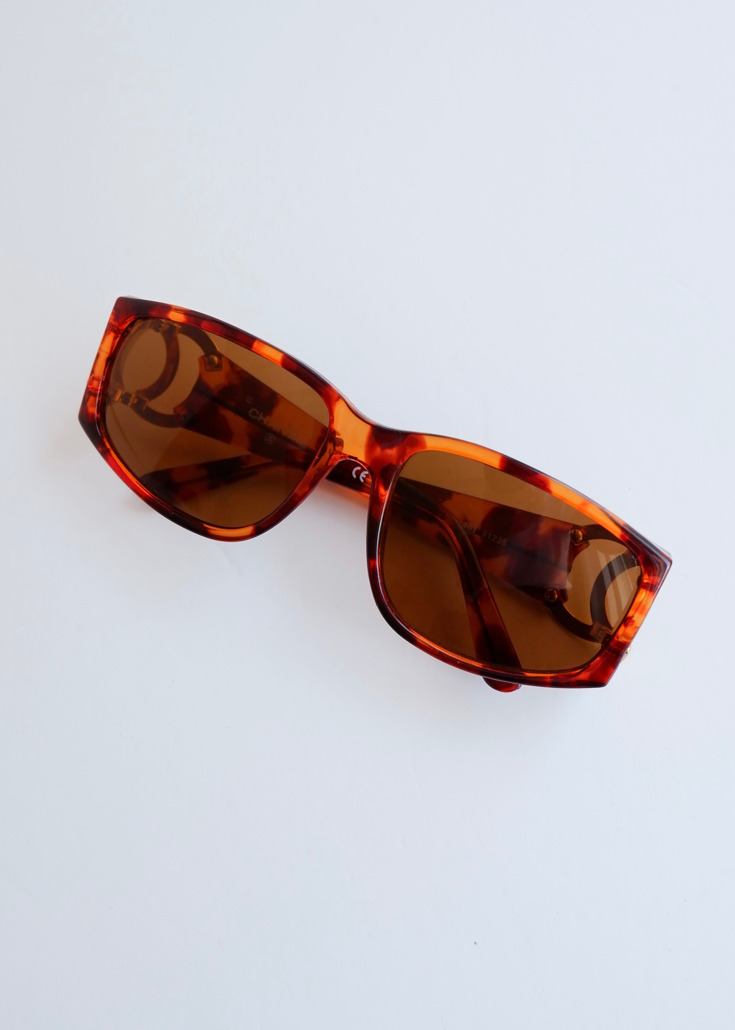 Preowned Vintage Chanel Brown Acetate Tortoise Square Frame Sunglasses
