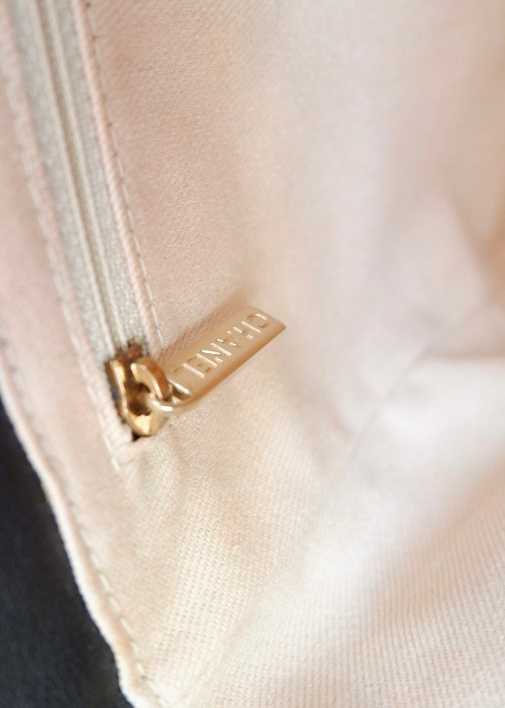 Preowned Chanel Black Leather Camellia Logo Tote Shoulder Bag