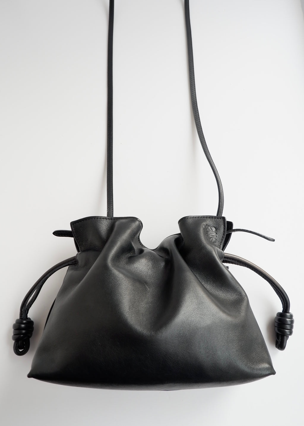Pochette/sac bandoulière Loewe Flamenco Knot en cuir noir authentique d'occasion