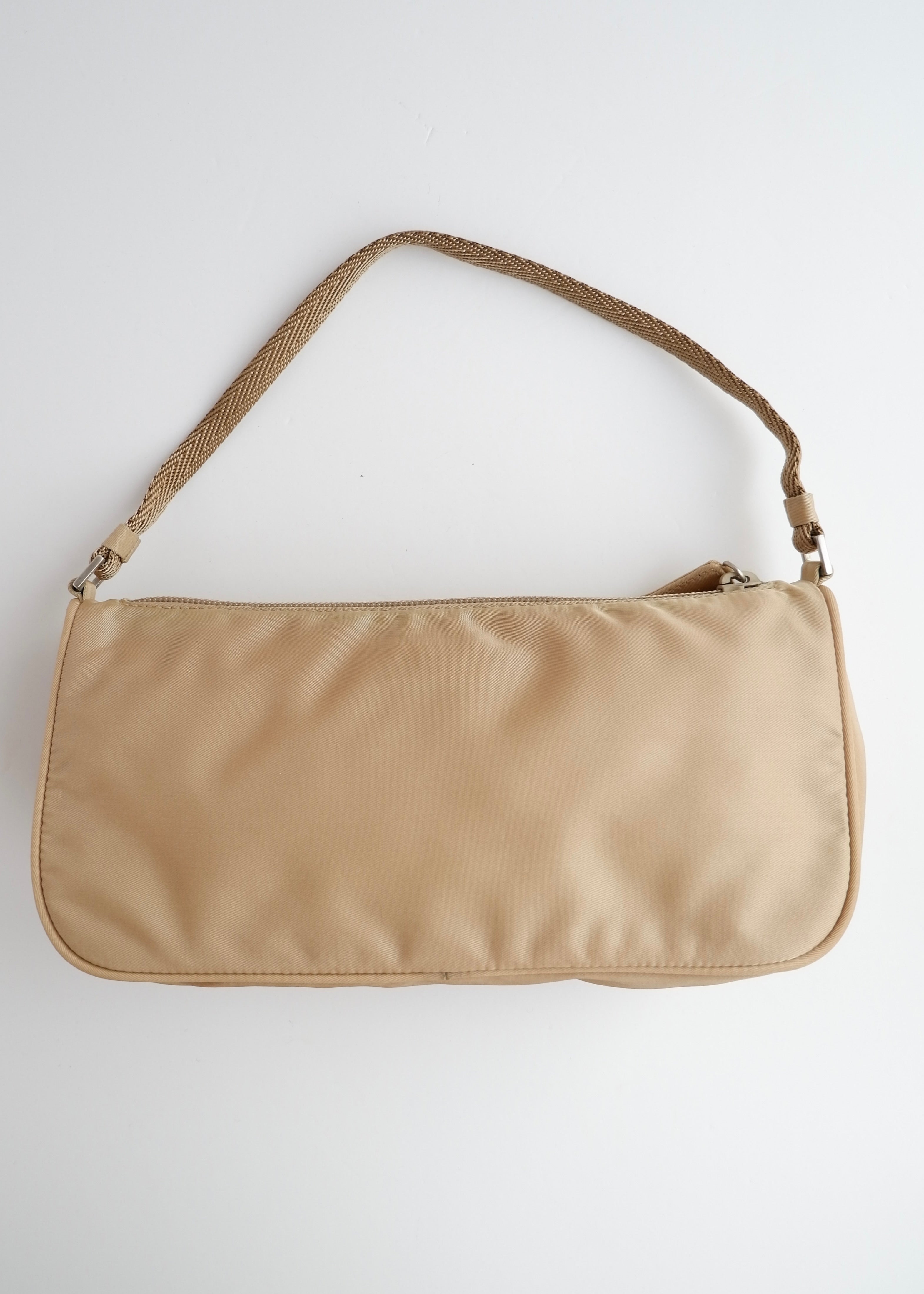 Authentique sac bandoulière Prada en nylon beige d'occasion