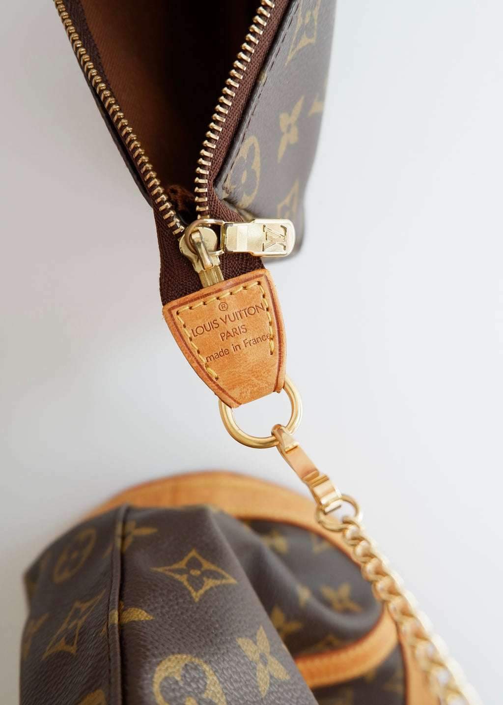 Preowned Louis Vuitton Monogram Bucket Bag GM W. Pouch