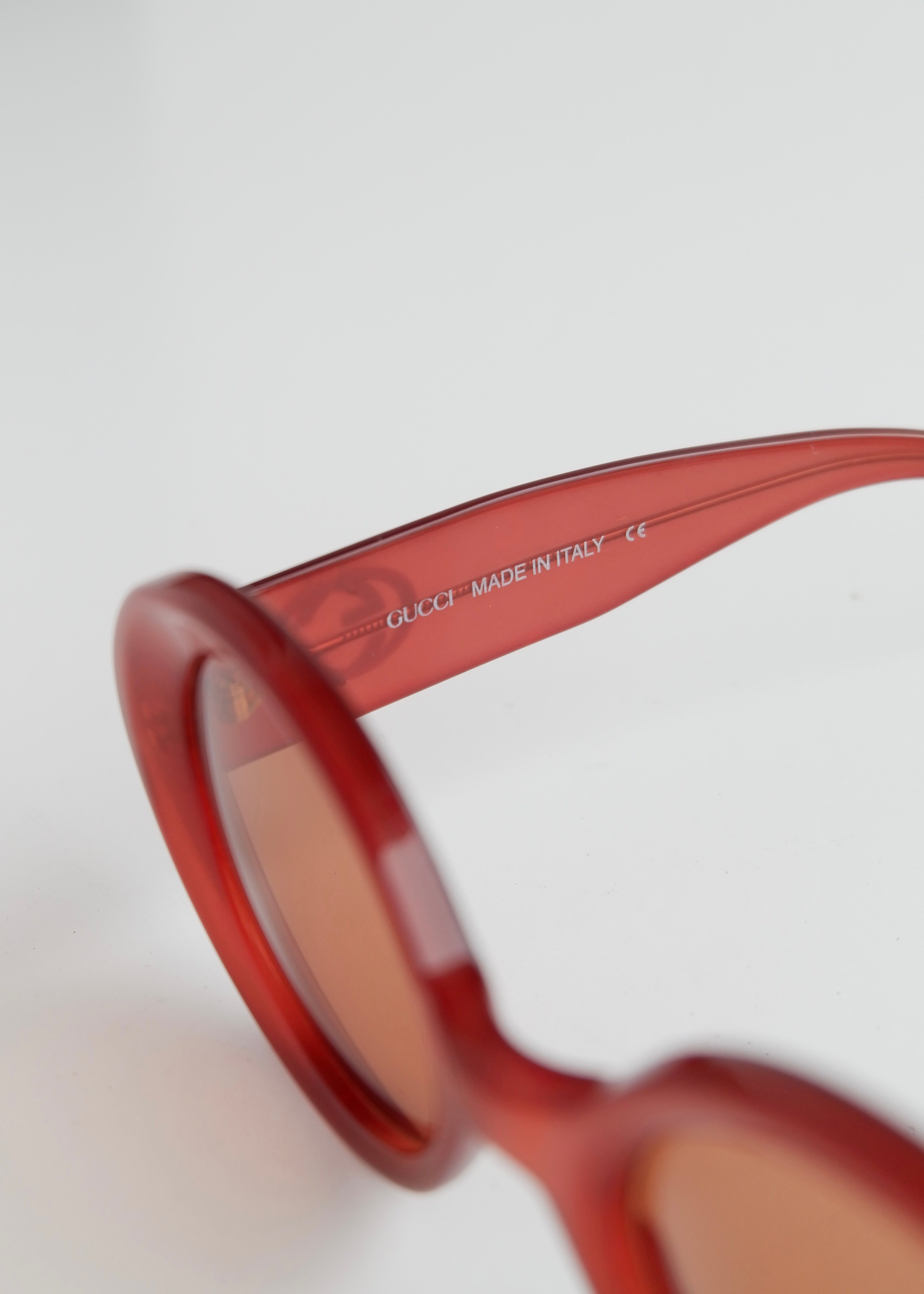 Authentiques lunettes de soleil Gucci rouges à monture ronde d'occasion