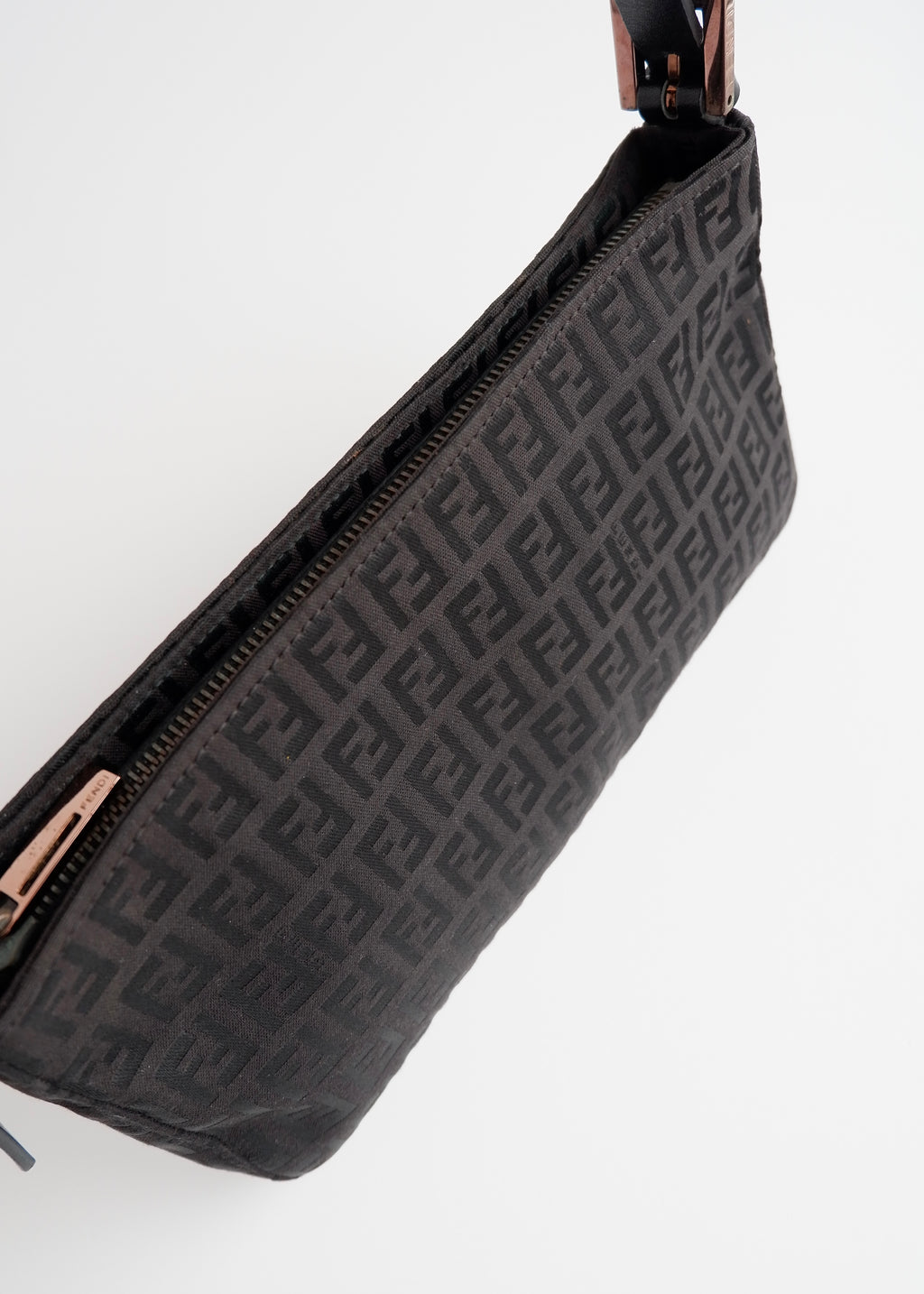 Authentique sac porté épaule Fendi Zucchino en toile noire d'occasion