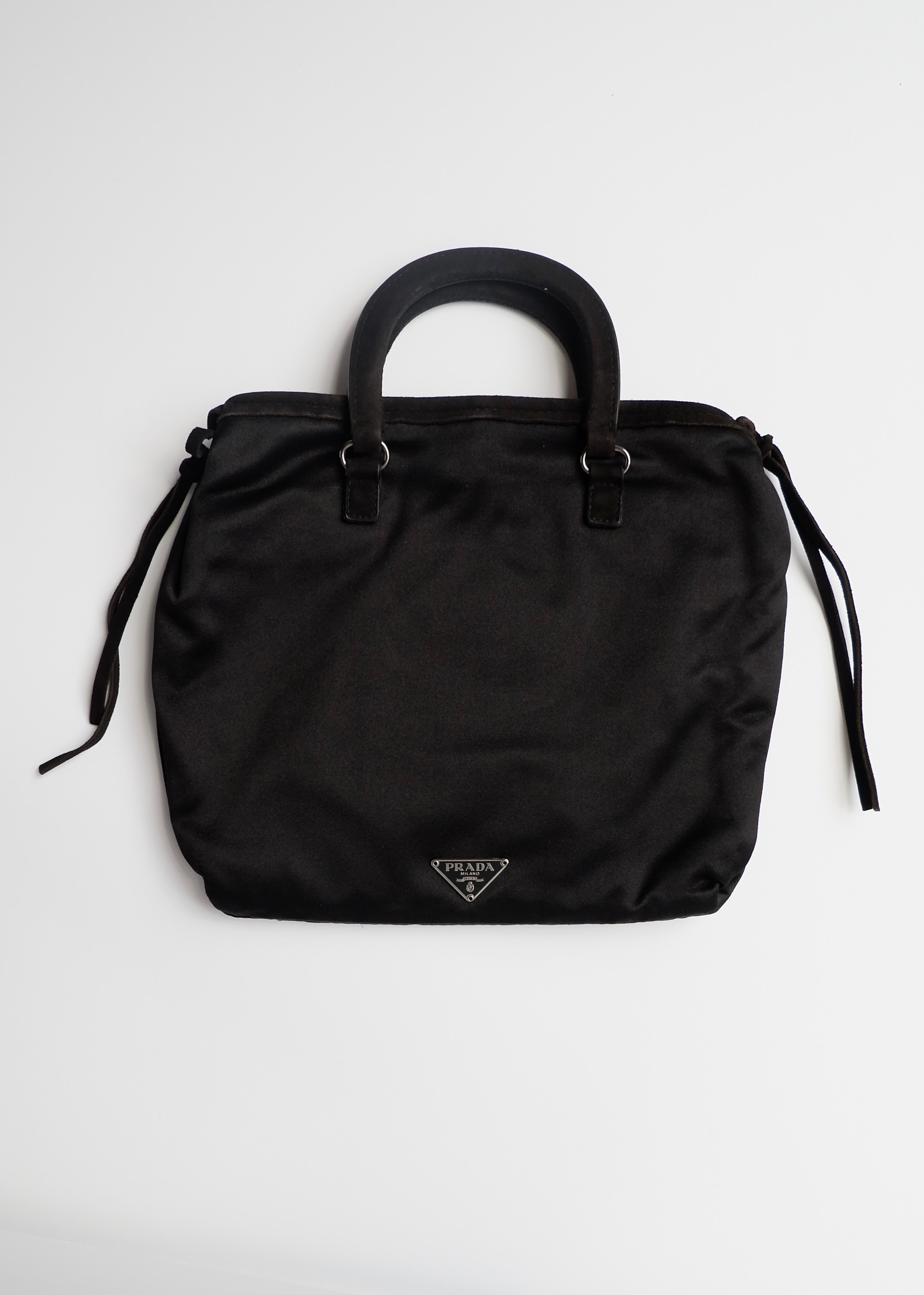 Authentique Sac à main Prada Noir en satin, petit modèle, d'occasion