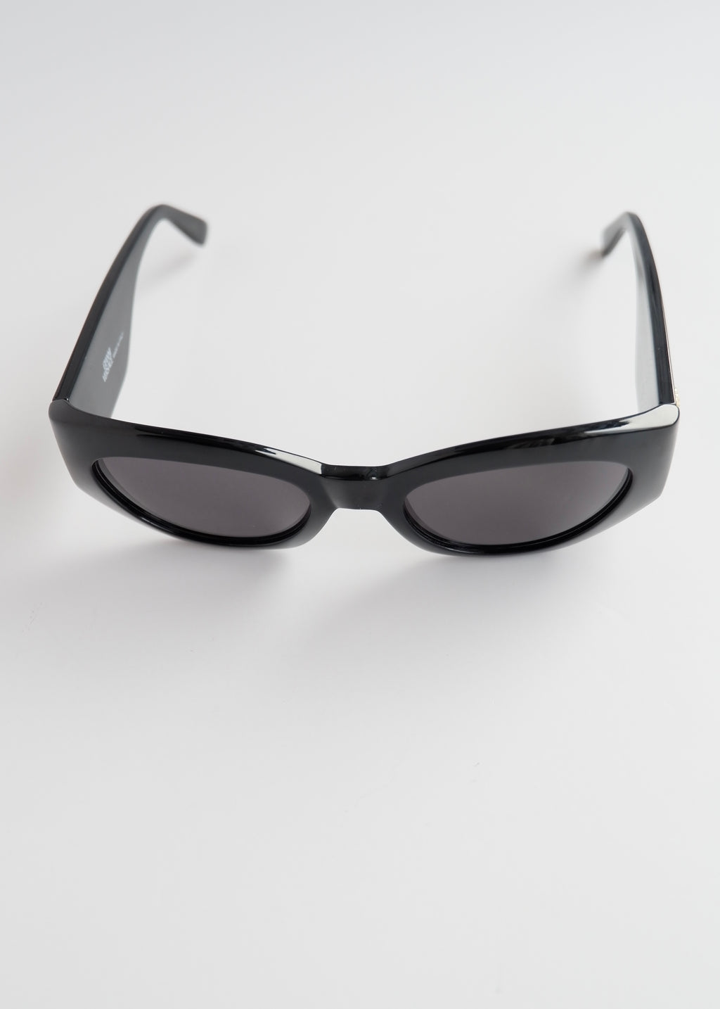 Lunettes de soleil œil de chat noires Versace d'occasion authentiques