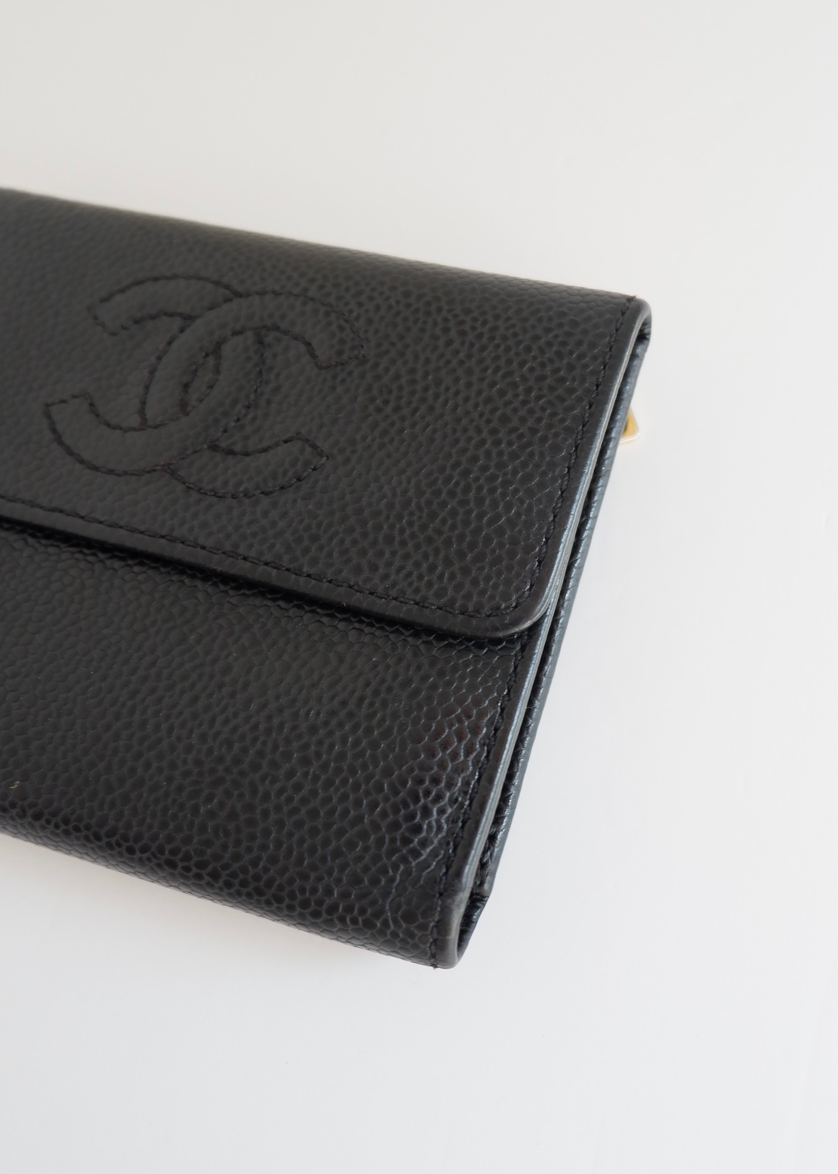 Preowned Chanel Black Caviar Leather Compact Wallet