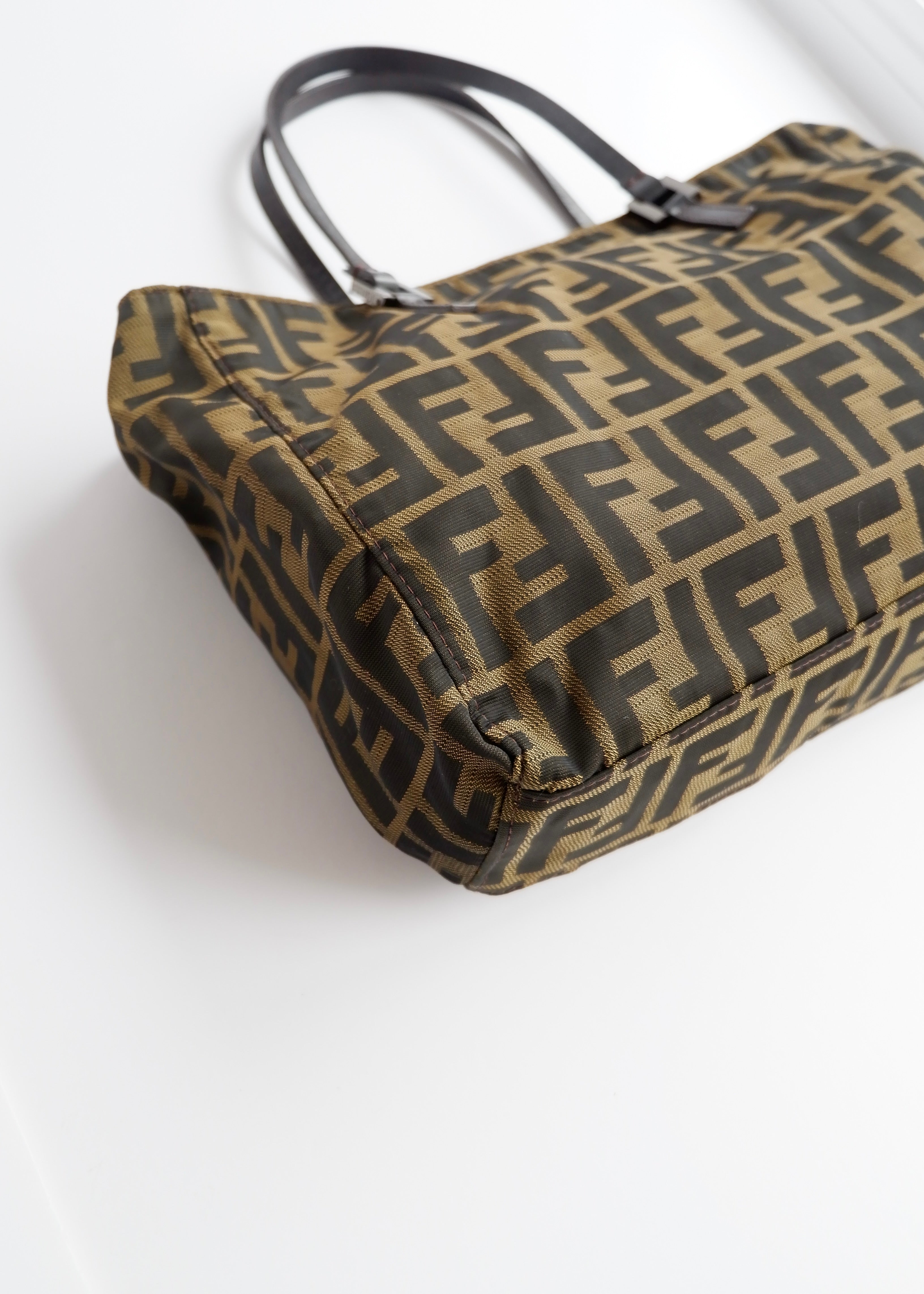 Sac à main Fendi d'occasion authentique vintage en toile Zucca marron