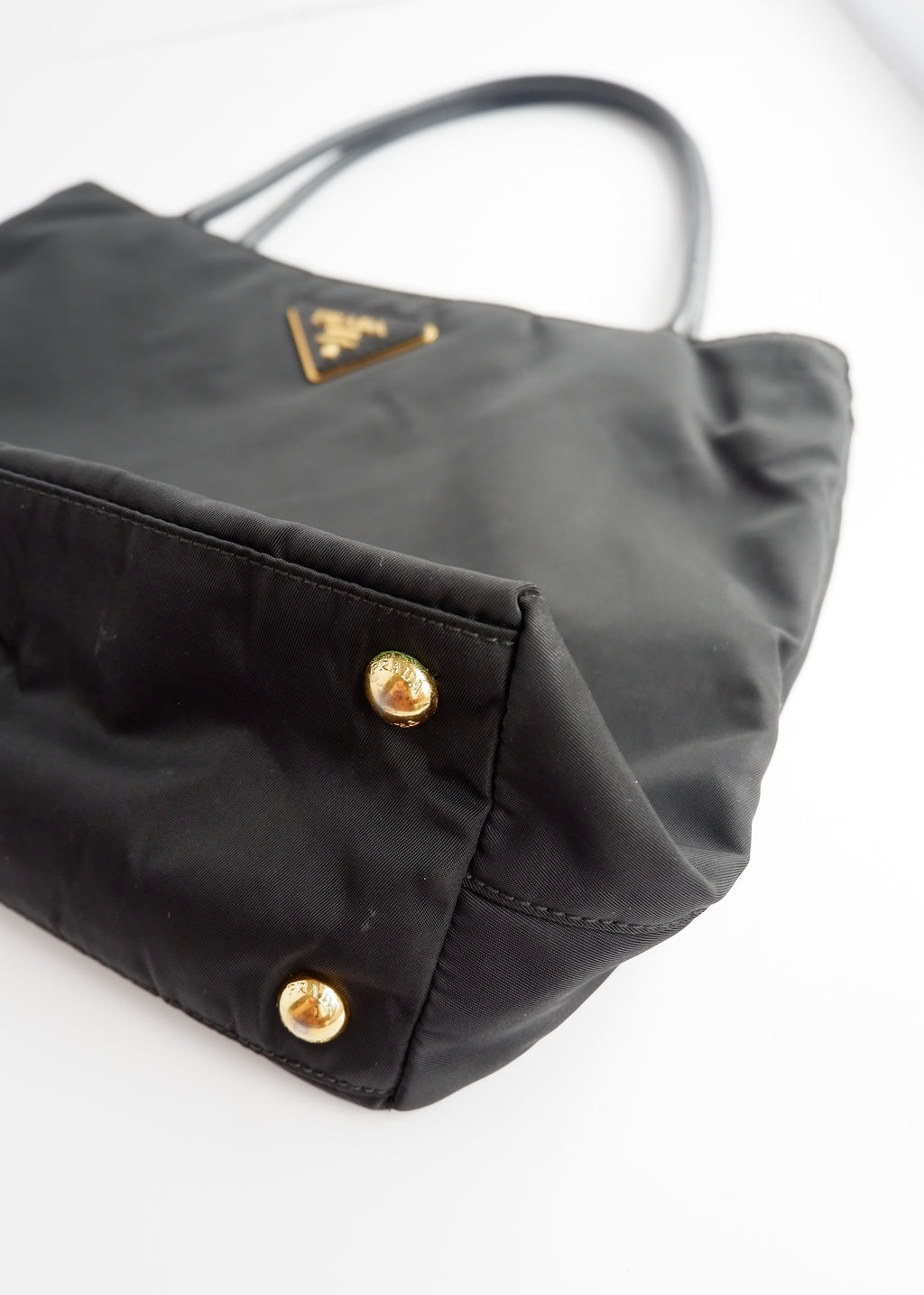 Authentique sac bandoulière Prada en nylon et cuir noir, d'occasion