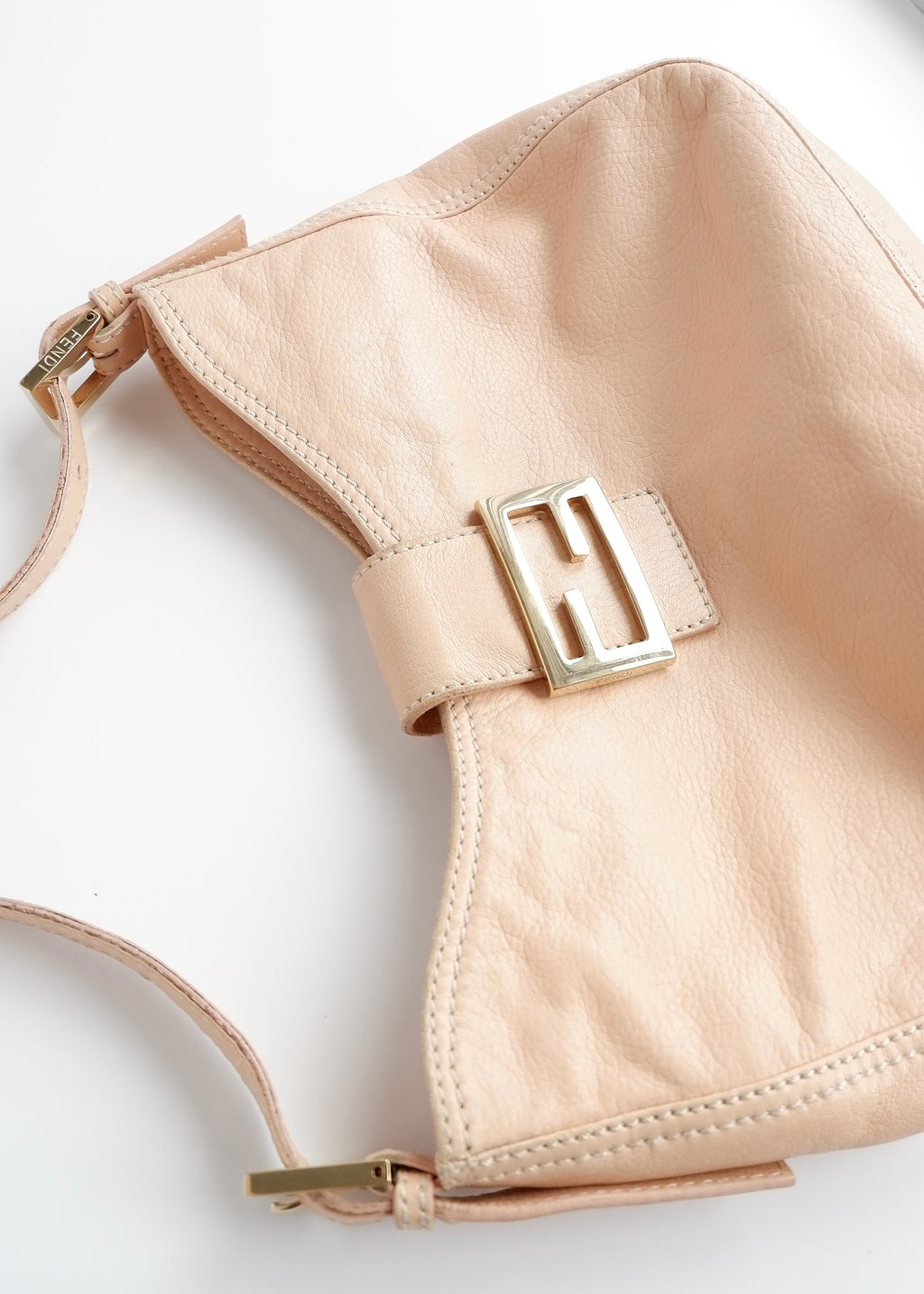 Sac à bandoulière Fendi d'occasion en cuir rose clair authentique