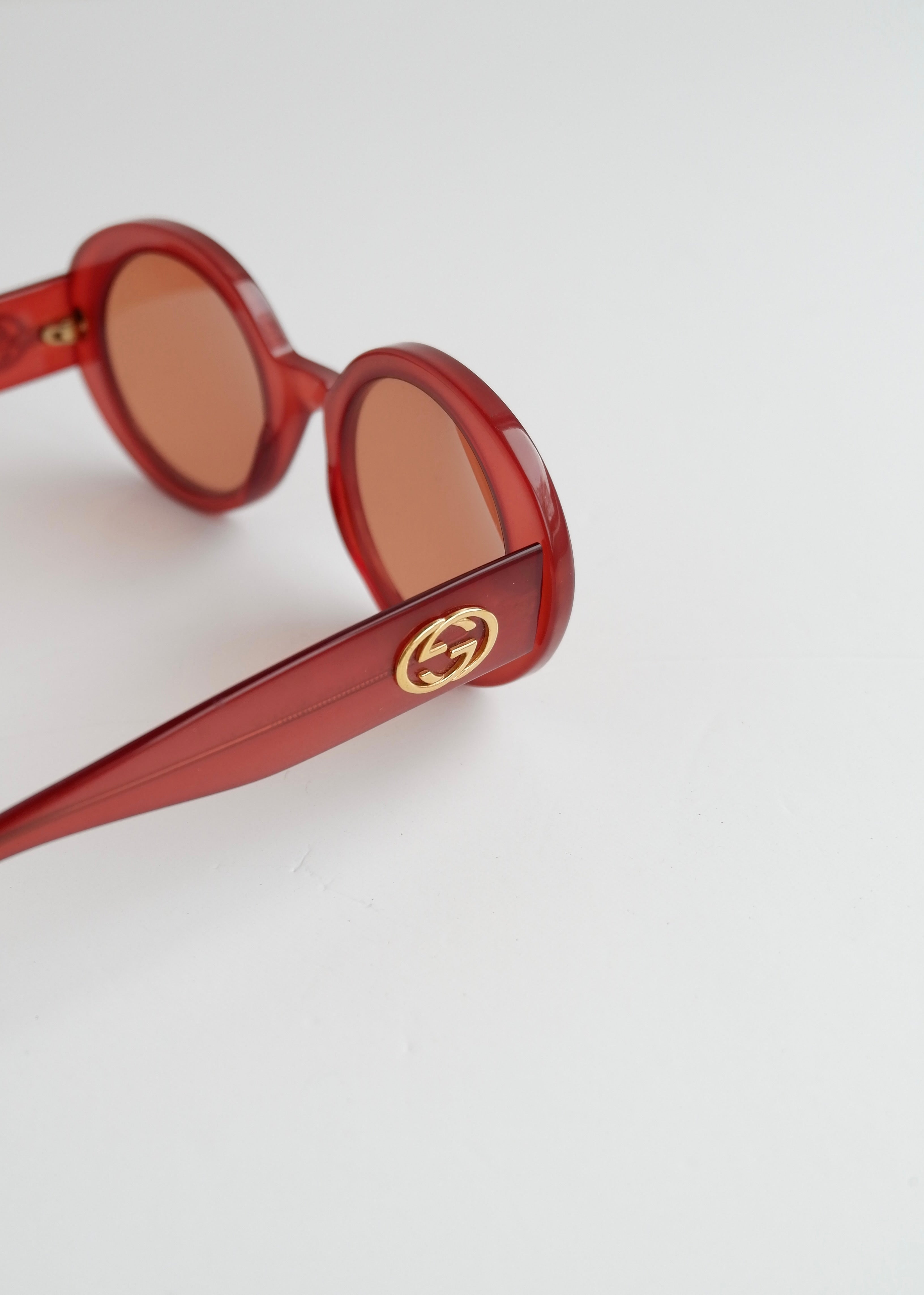 Authentiques lunettes de soleil Gucci rouges à monture ronde d'occasion