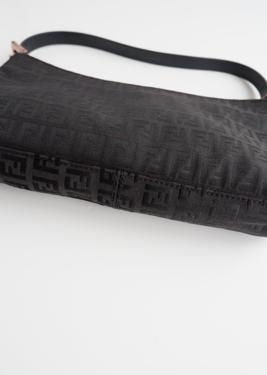 Authentique sac porté épaule Fendi Zucchino en toile noire d'occasion