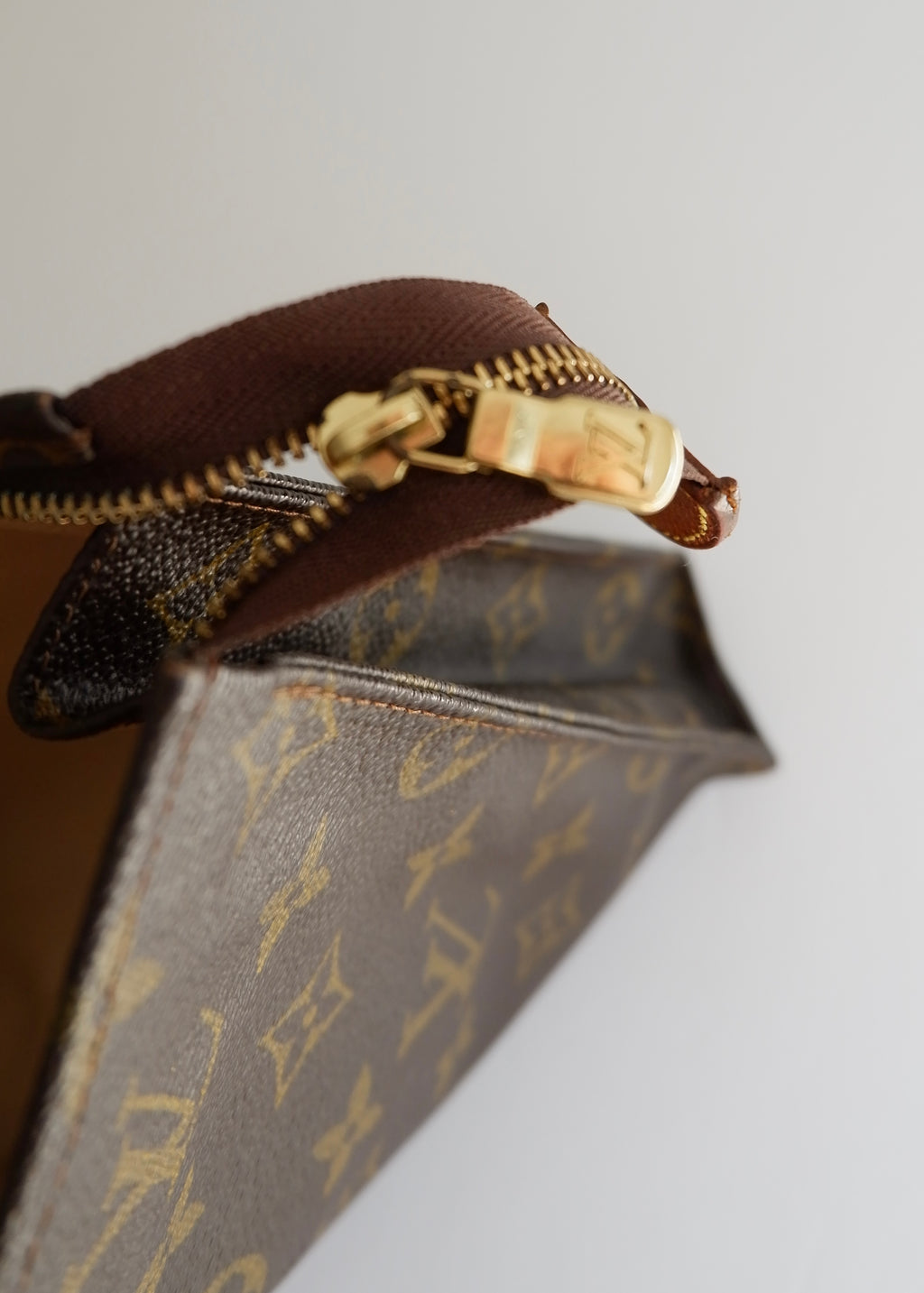 Authentic Preowned Vintage Louis Vuitton Mongram Toiletry 26