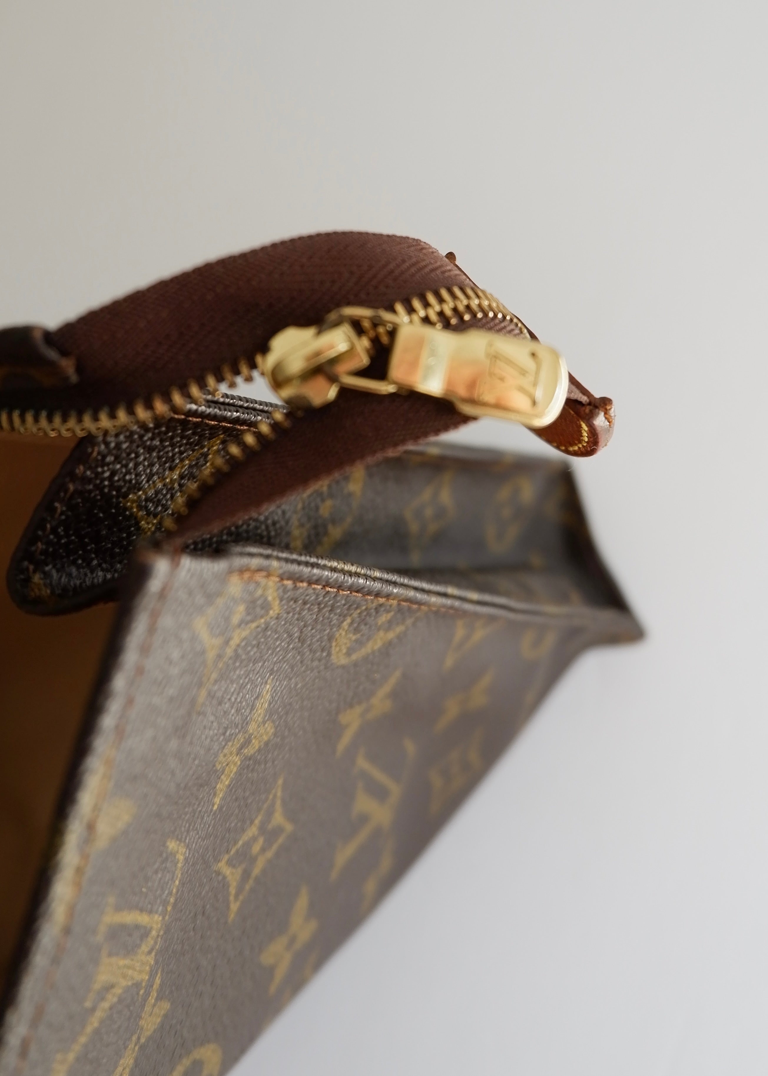 Authentic Preowned Vintage Louis Vuitton Mongram Toiletry 26
