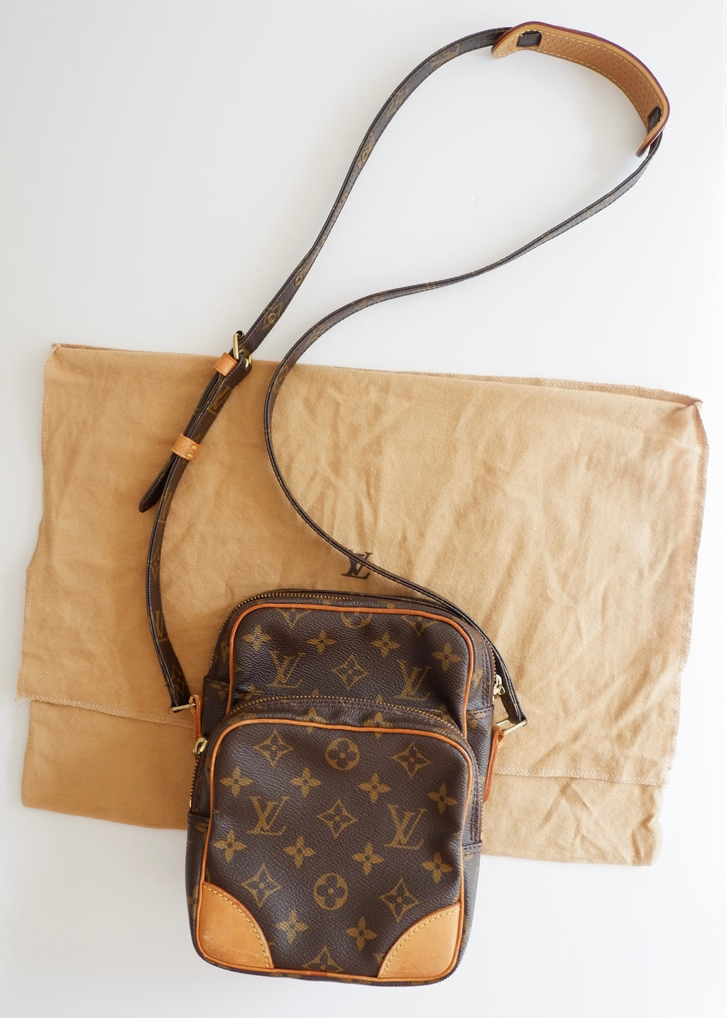 Preowned Louis Vuitton Monogram Amazone Crossbody Bag