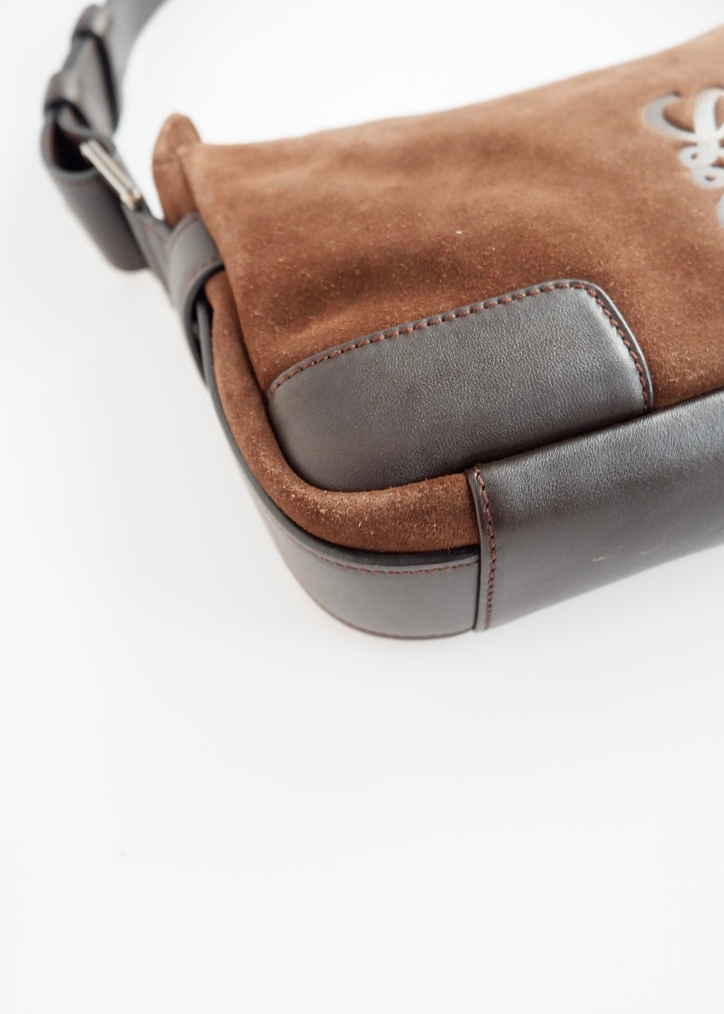 Sac bandoulière Loewe d'occasion authentique en daim marron