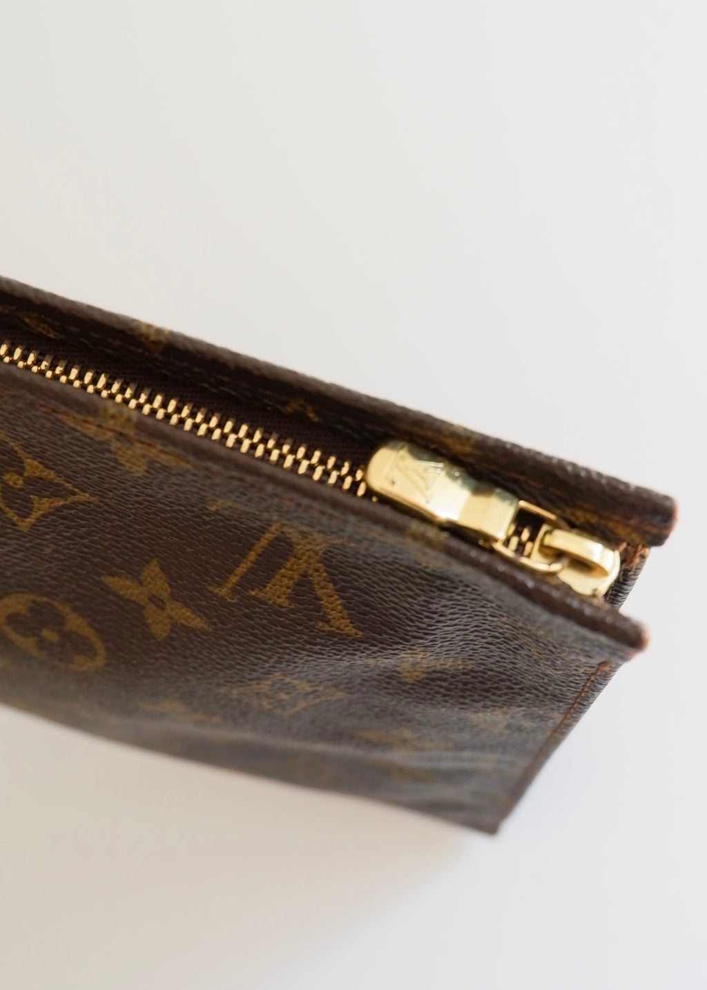 Authentic Preowned Vintage Louis Vuitton Mongram Toiletry 26
